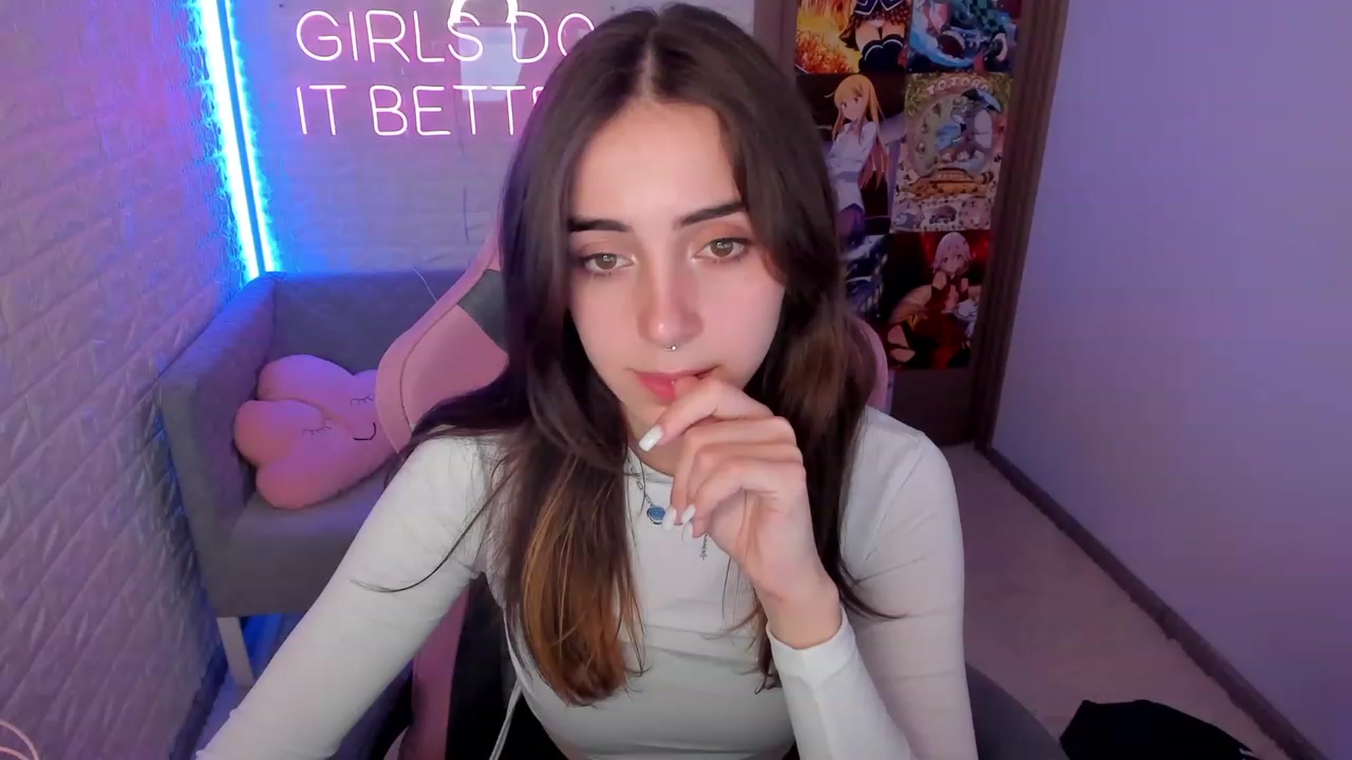 Gallery image thumbnail from ElsaYoung's myfreecams stream on, 02/03/2023, 11:37 image 14 of 20