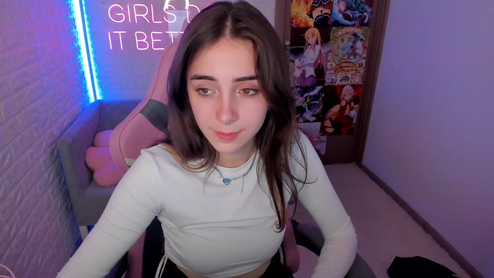 Gallery image thumbnail from ElsaYoung's myfreecams stream on, 02/03/2023, 11:37 image 8 of 20