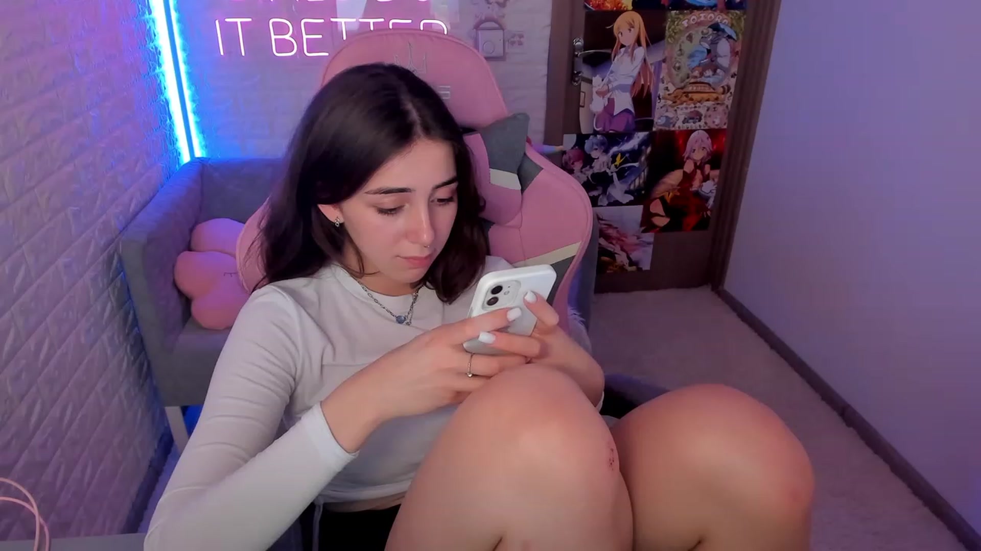 Gallery image thumbnail from ElsaYoung's myfreecams stream on, 02/03/2023, 12:21 image 18 of 20