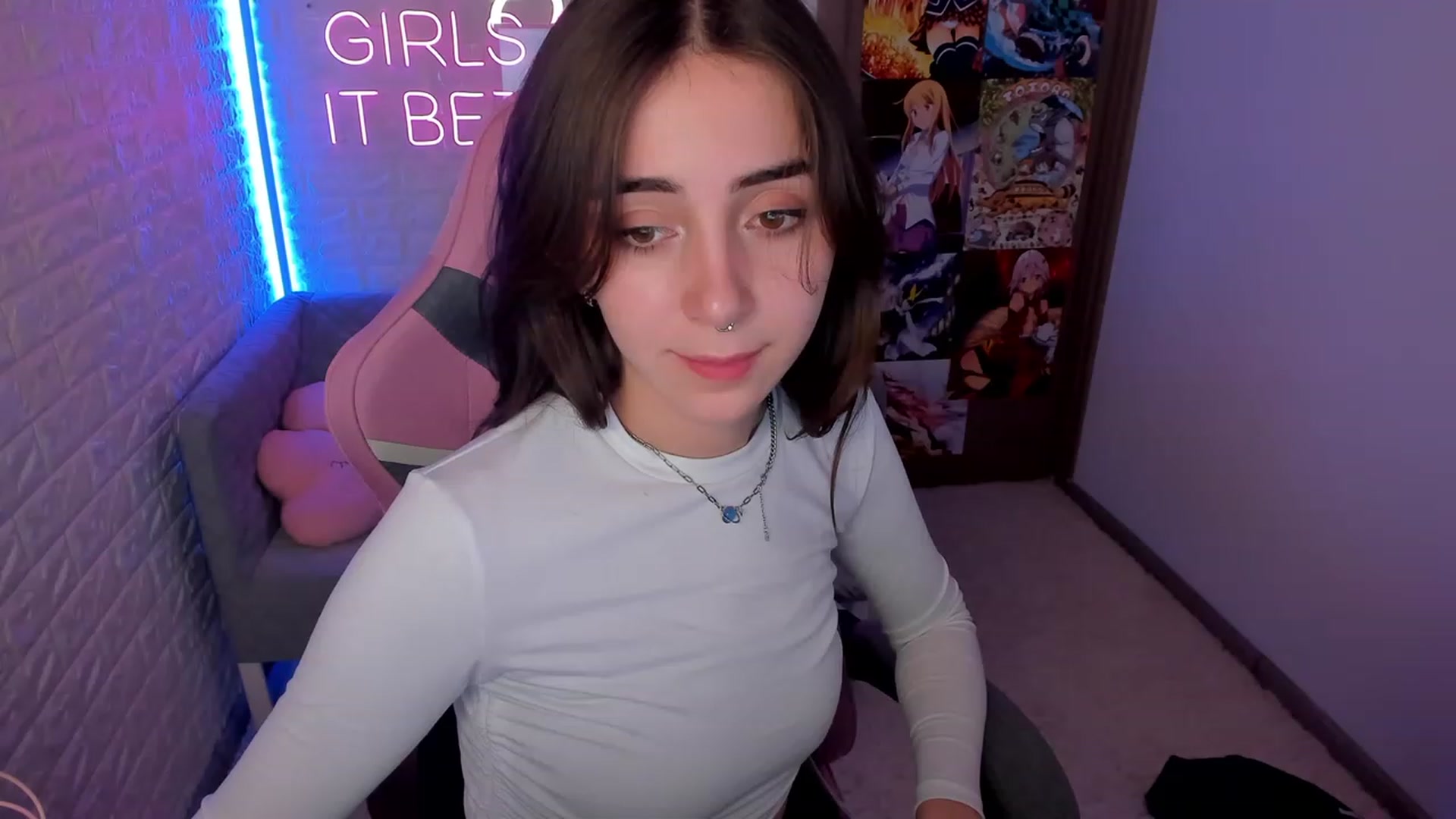 Gallery image thumbnail from ElsaYoung's myfreecams stream on, 02/03/2023, 12:21 image 10 of 20