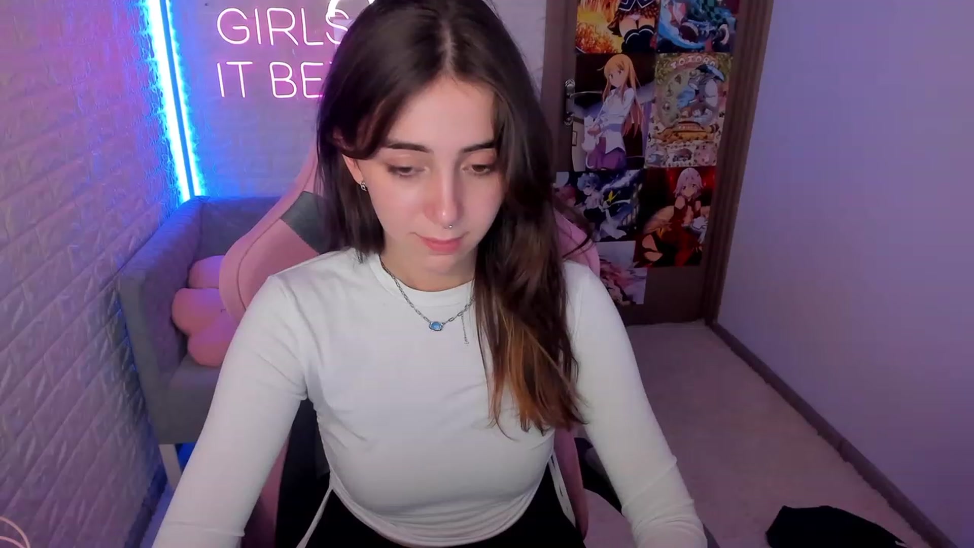 Gallery image thumbnail from ElsaYoung's myfreecams stream on, 02/03/2023, 12:21 image 9 of 20