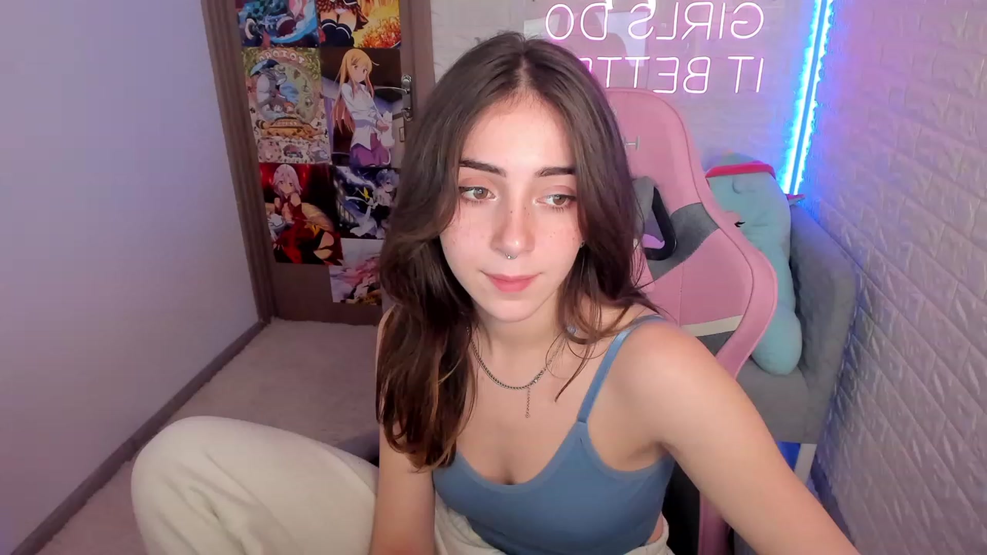 Gallery image thumbnail from ElsaYoung's myfreecams stream on, 02/04/2023, 16:19 image 3 of 20