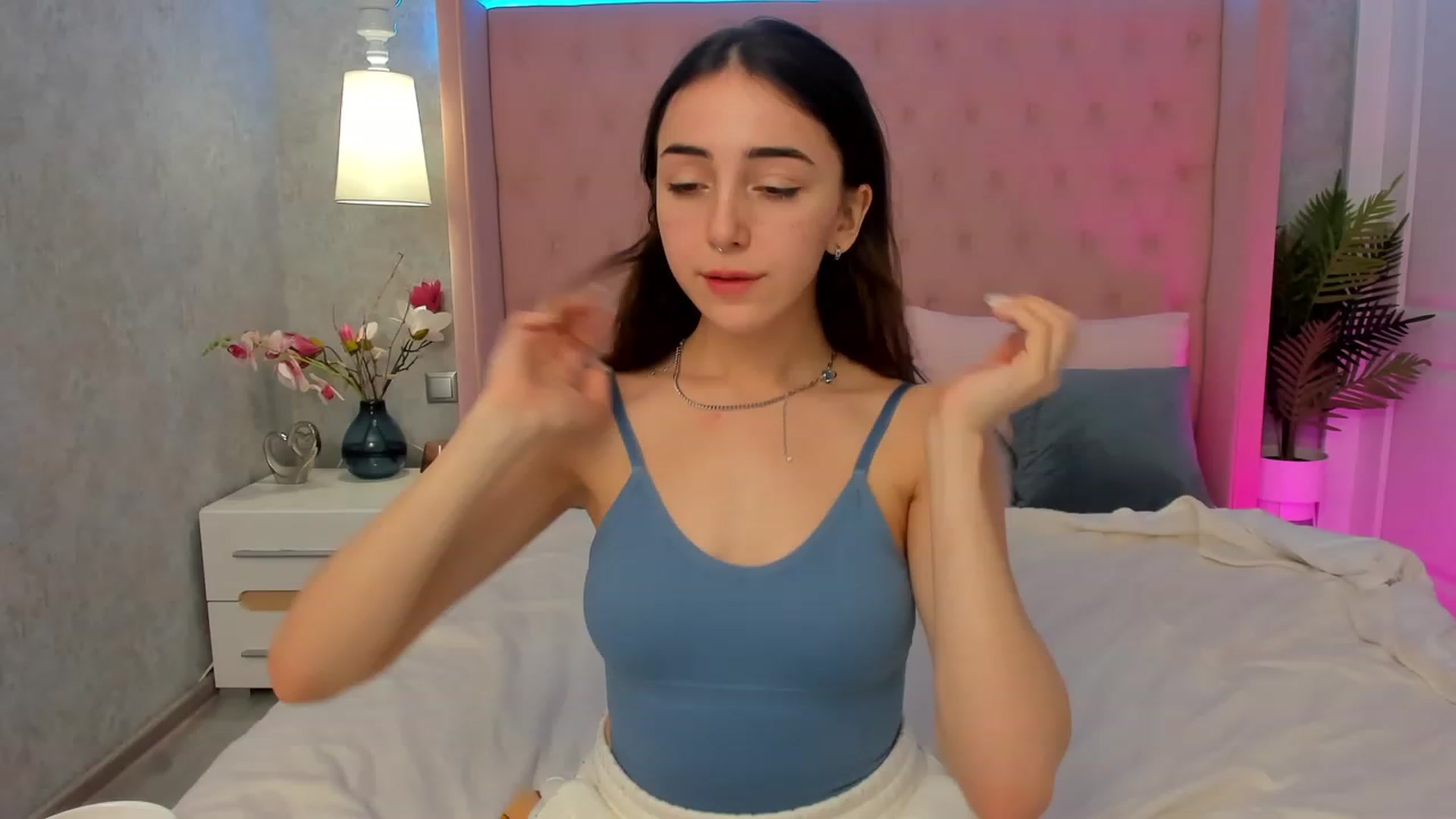 Gallery image thumbnail from ElsaYoung's myfreecams stream on, 02/05/2023, 09:41 image 17 of 20