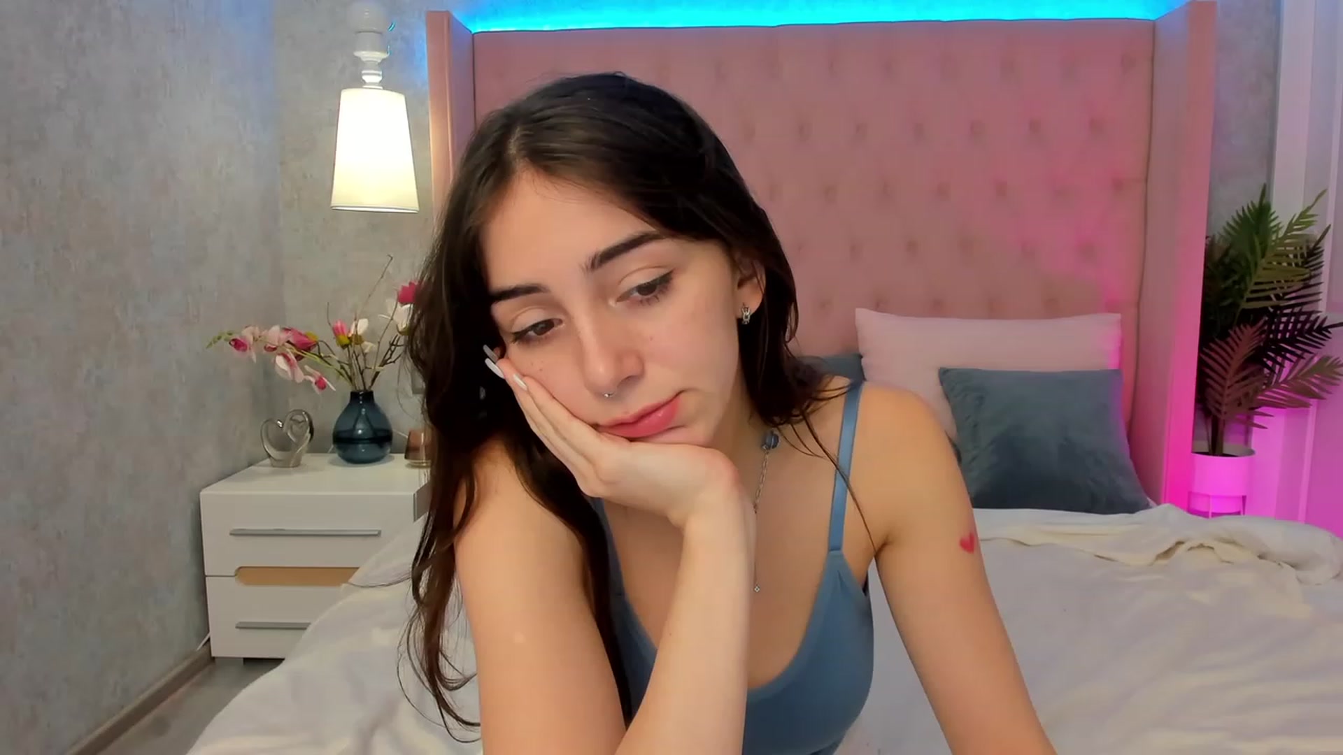 Gallery image thumbnail from ElsaYoung's myfreecams stream on, 02/05/2023, 10:37 image 11 of 20