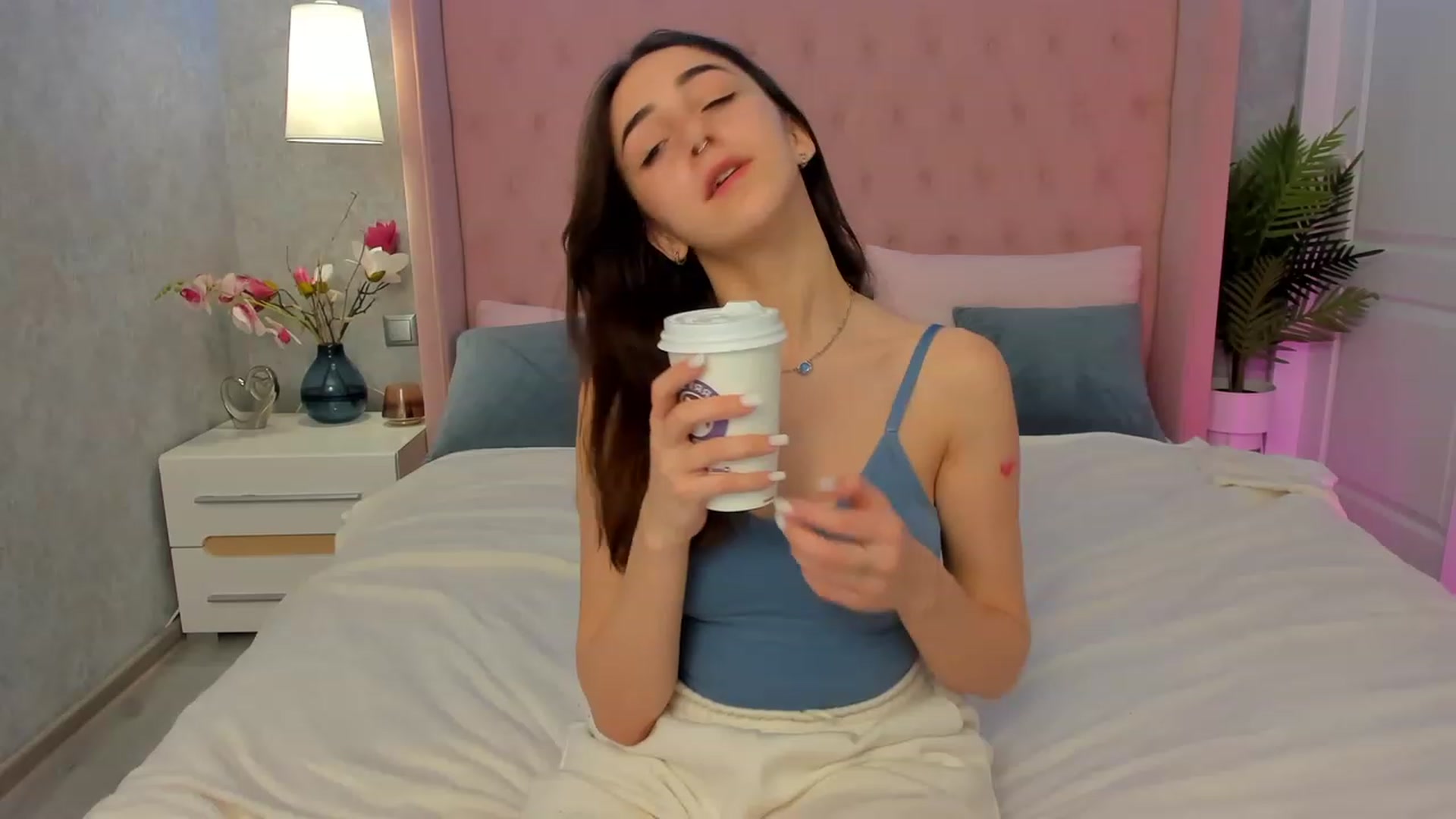 Gallery image thumbnail from ElsaYoung's myfreecams stream on, 02/05/2023, 13:58 image 3 of 20