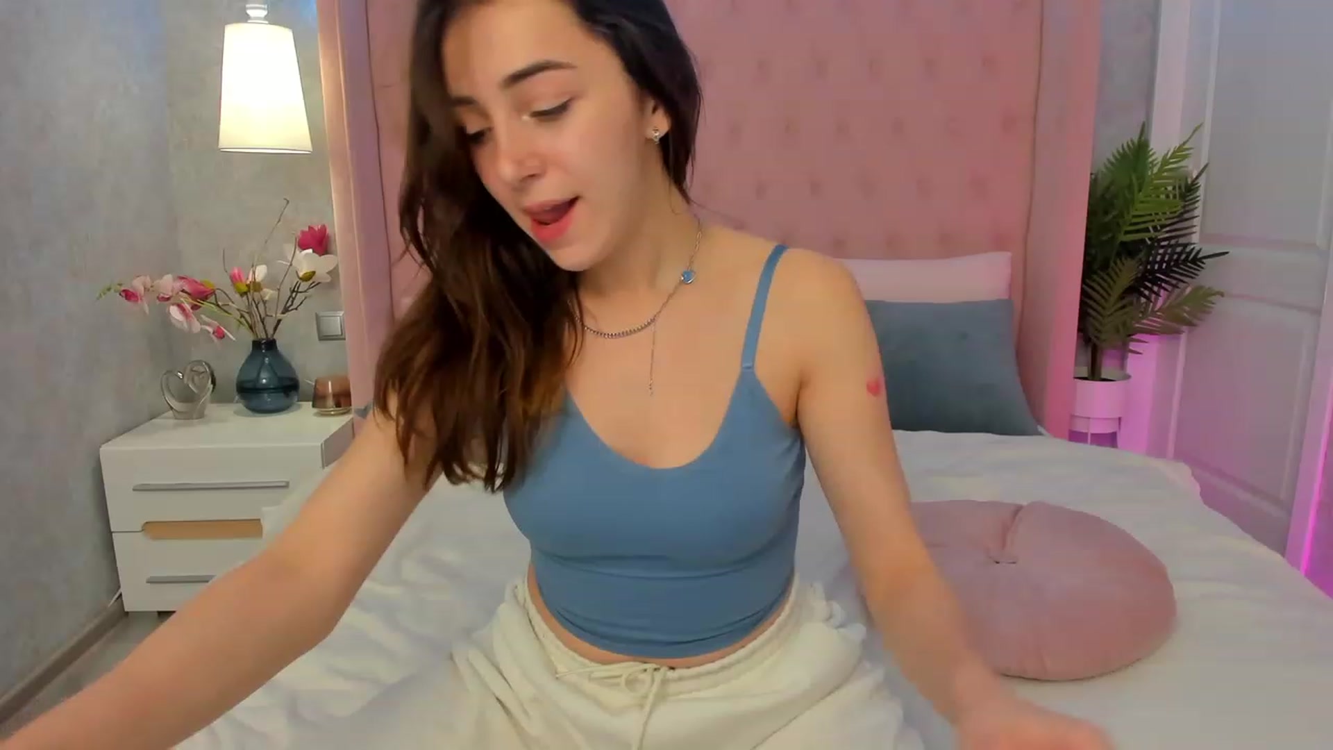 Gallery image thumbnail from ElsaYoung's myfreecams stream on, 02/05/2023, 13:58 image 19 of 20