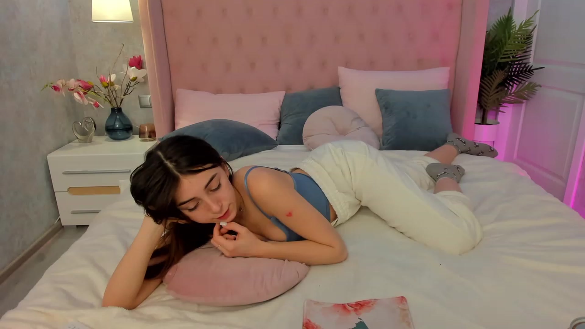 Gallery image thumbnail from ElsaYoung's myfreecams stream on, 02/05/2023, 14:34 image 1 of 20