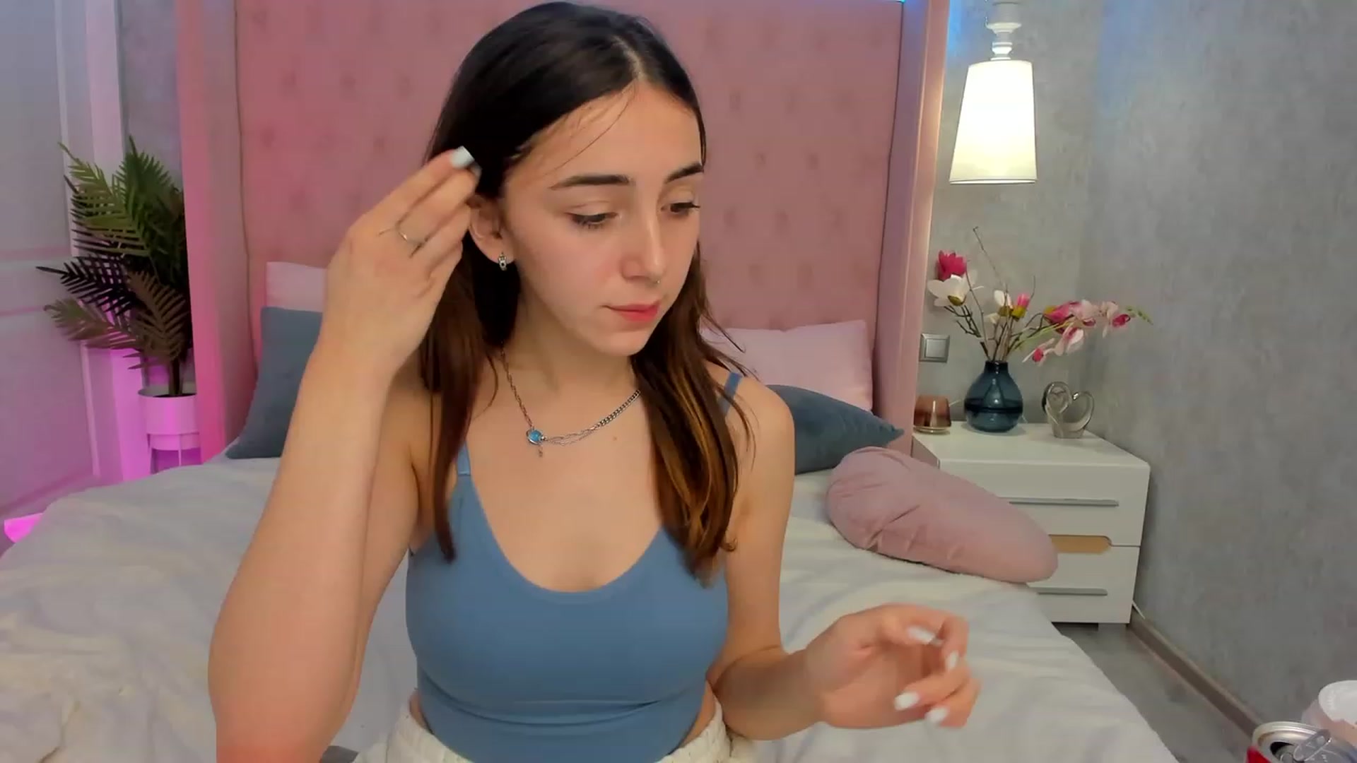 Gallery image thumbnail from ElsaYoung's myfreecams stream on, 02/05/2023, 18:20 image 8 of 20