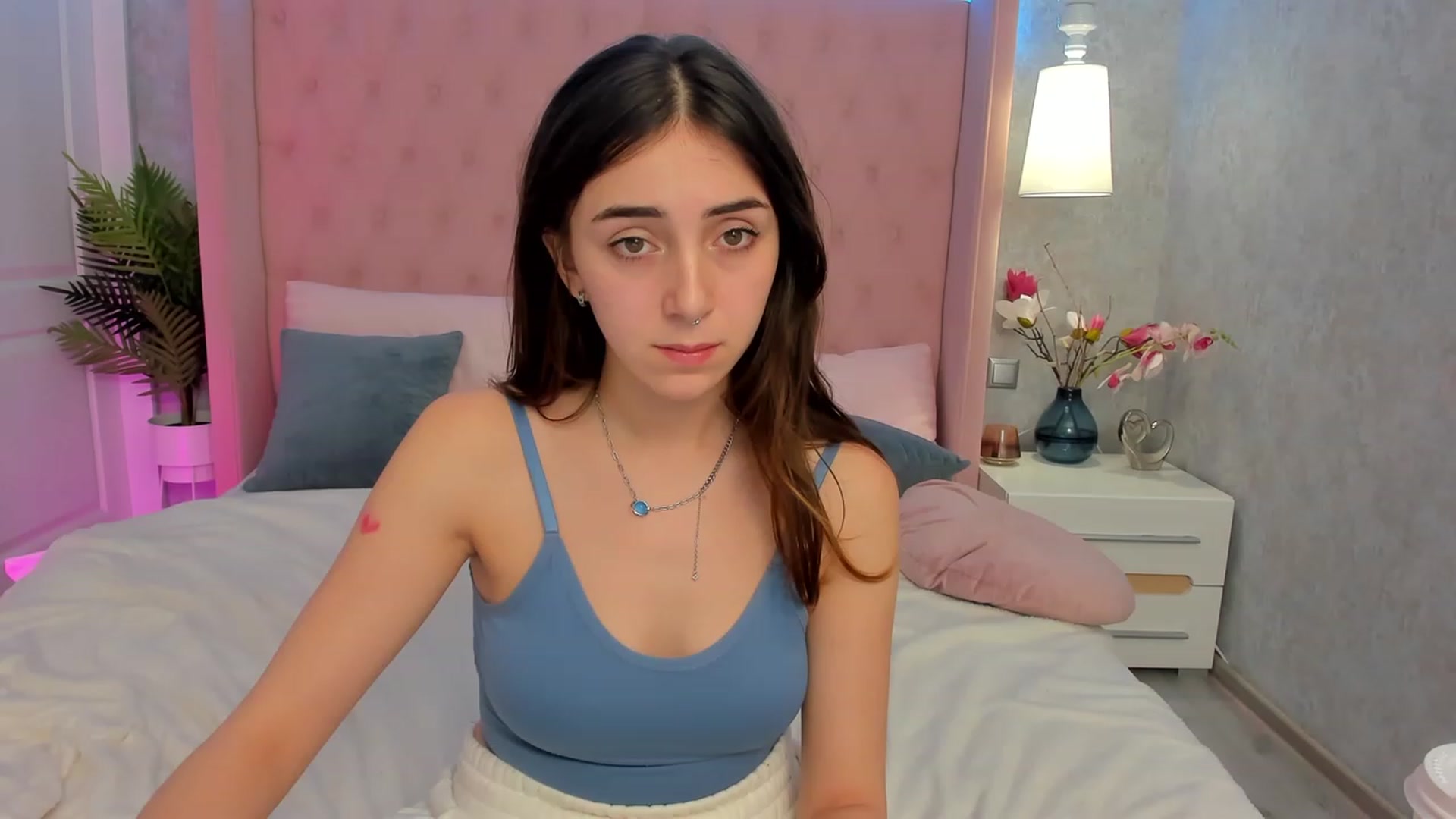 Gallery image thumbnail from ElsaYoung's myfreecams stream on, 02/05/2023, 18:20 image 20 of 20
