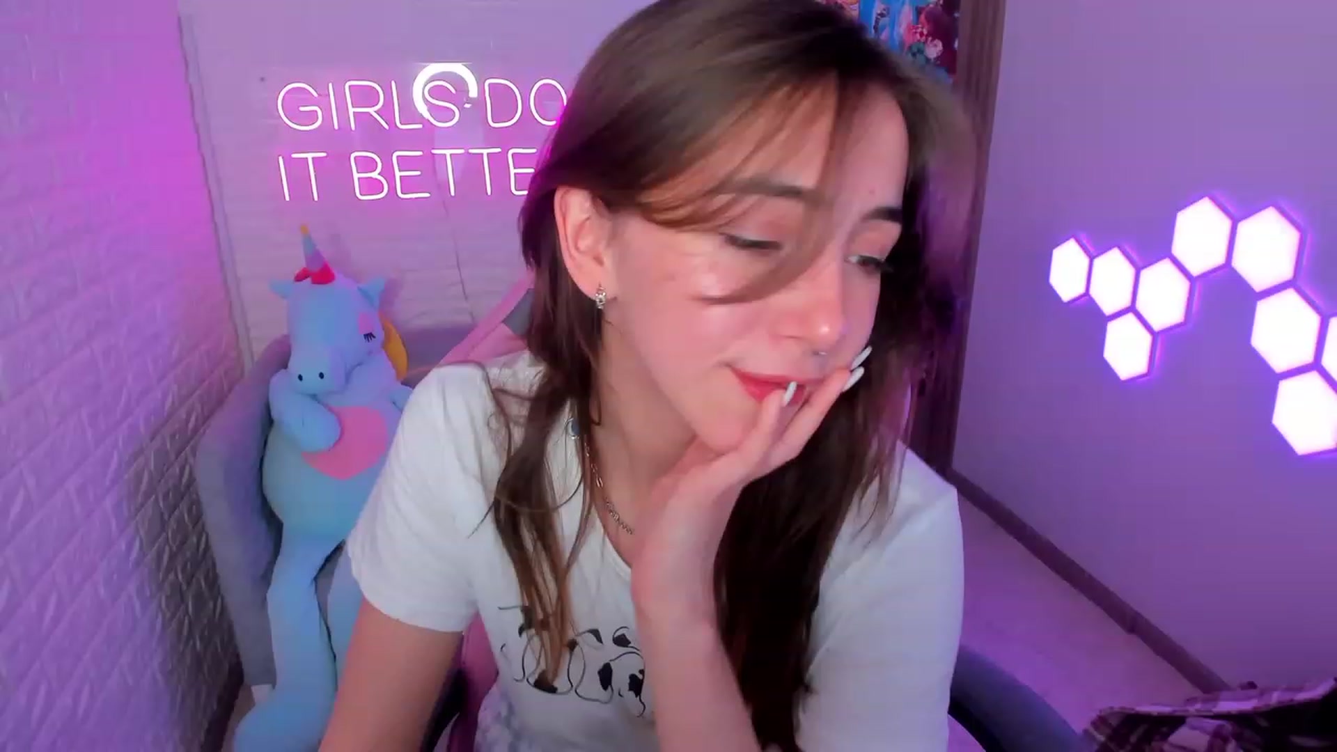 Gallery image thumbnail from ElsaYoung's myfreecams stream on, 02/09/2023, 14:29 image 10 of 20