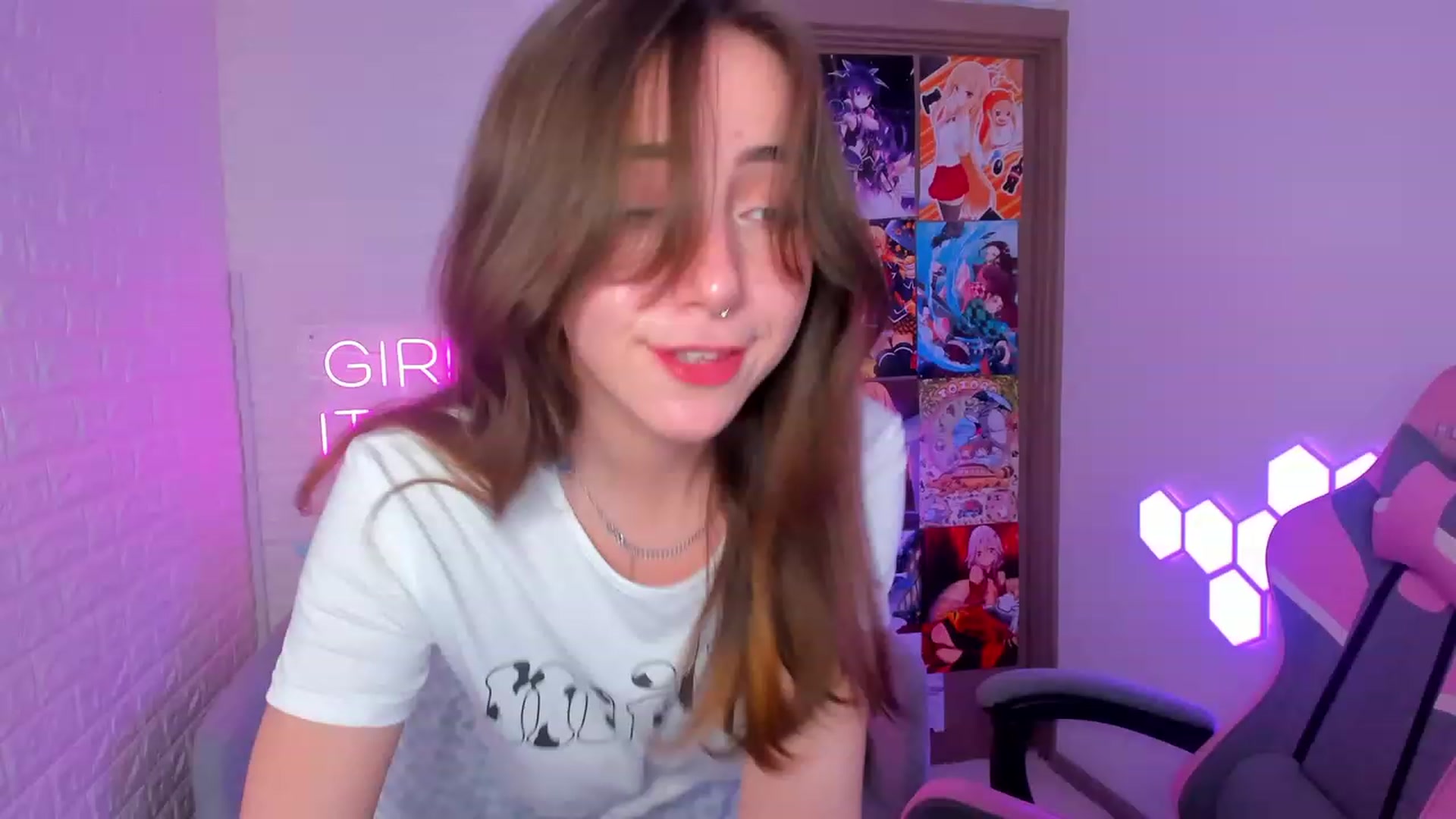 Gallery image thumbnail from ElsaYoung's myfreecams stream on, 02/09/2023, 14:29 image 1 of 20