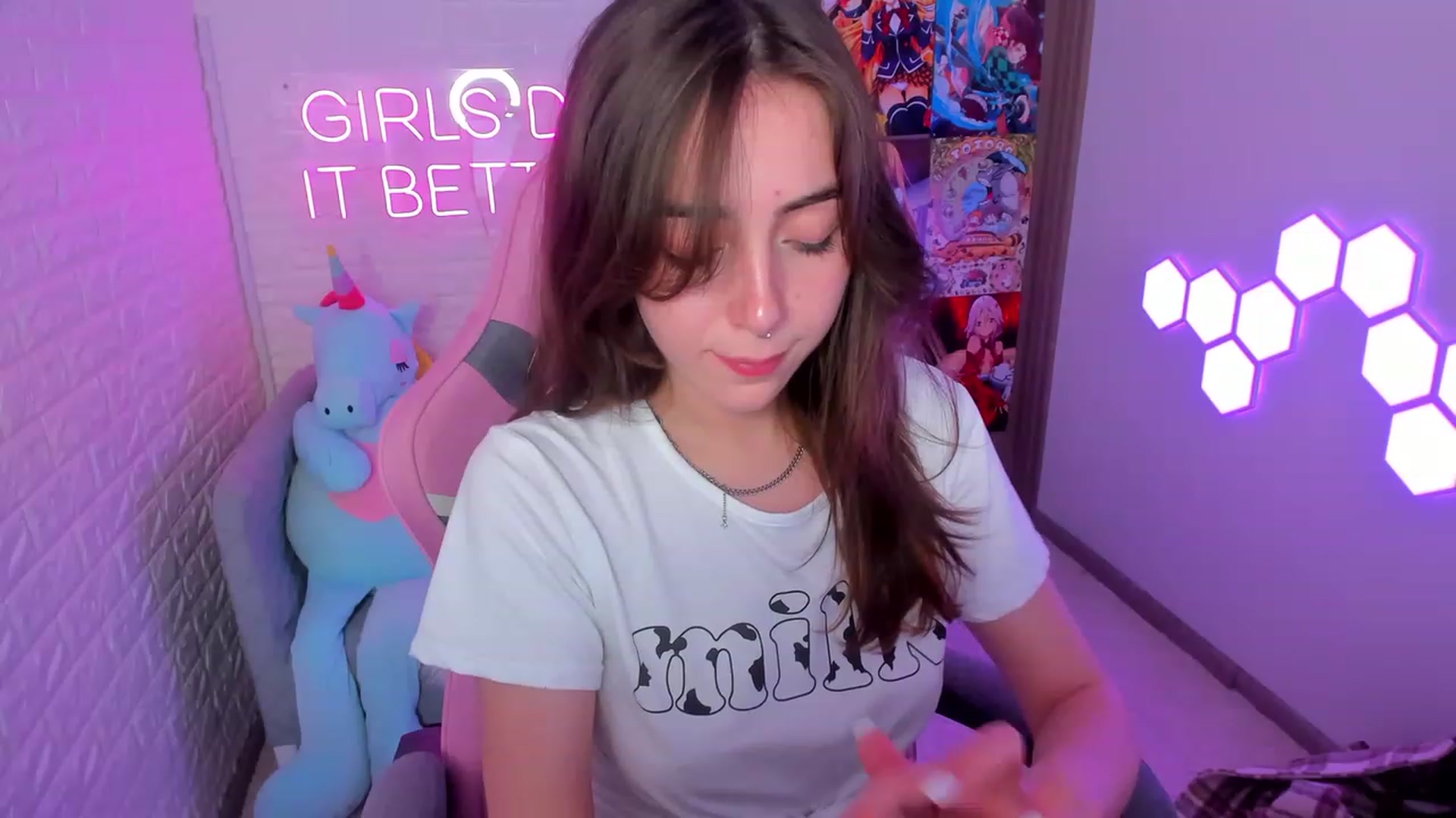 Gallery image thumbnail from ElsaYoung's myfreecams stream on, 02/09/2023, 14:29 image 4 of 20
