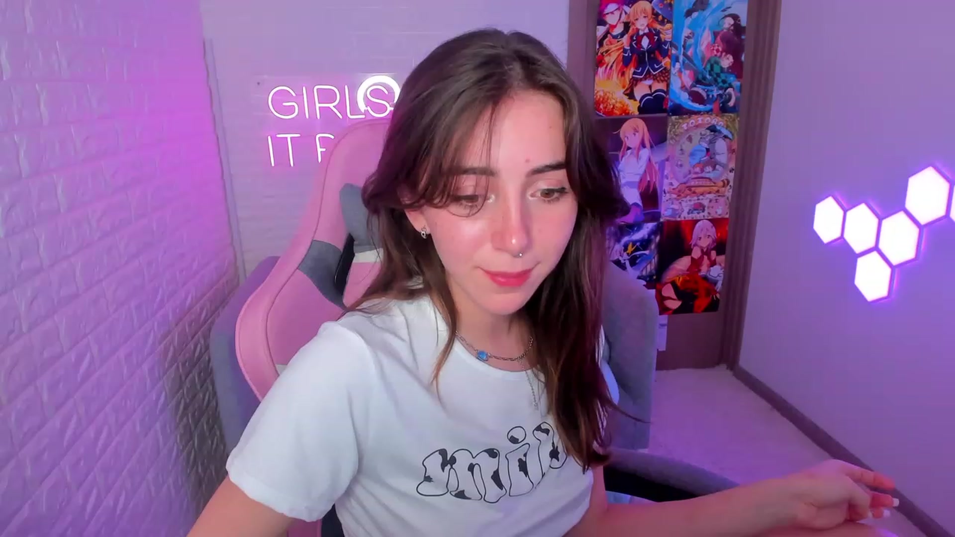 Gallery image thumbnail from ElsaYoung's myfreecams stream on, 02/09/2023, 16:50 image 15 of 20