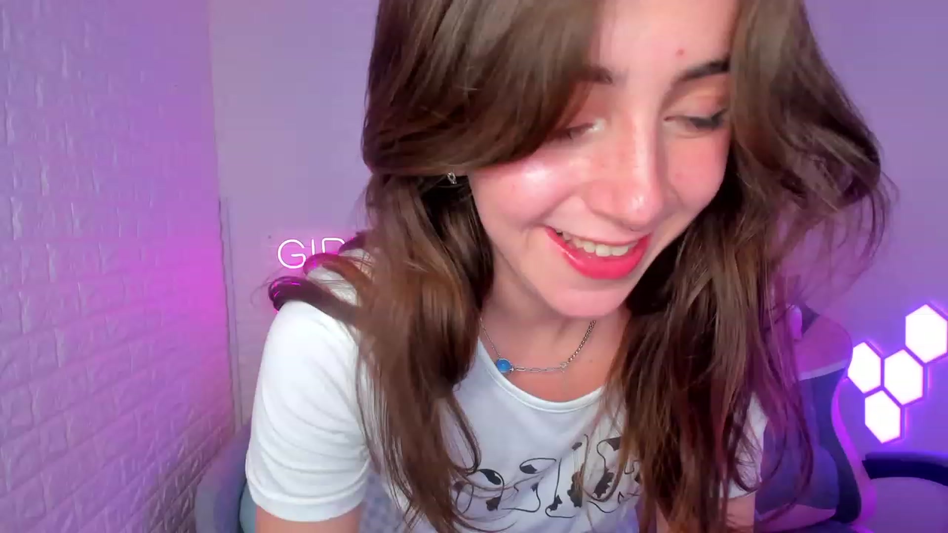 Gallery image thumbnail from ElsaYoung's myfreecams stream on, 02/09/2023, 16:50 image 4 of 20