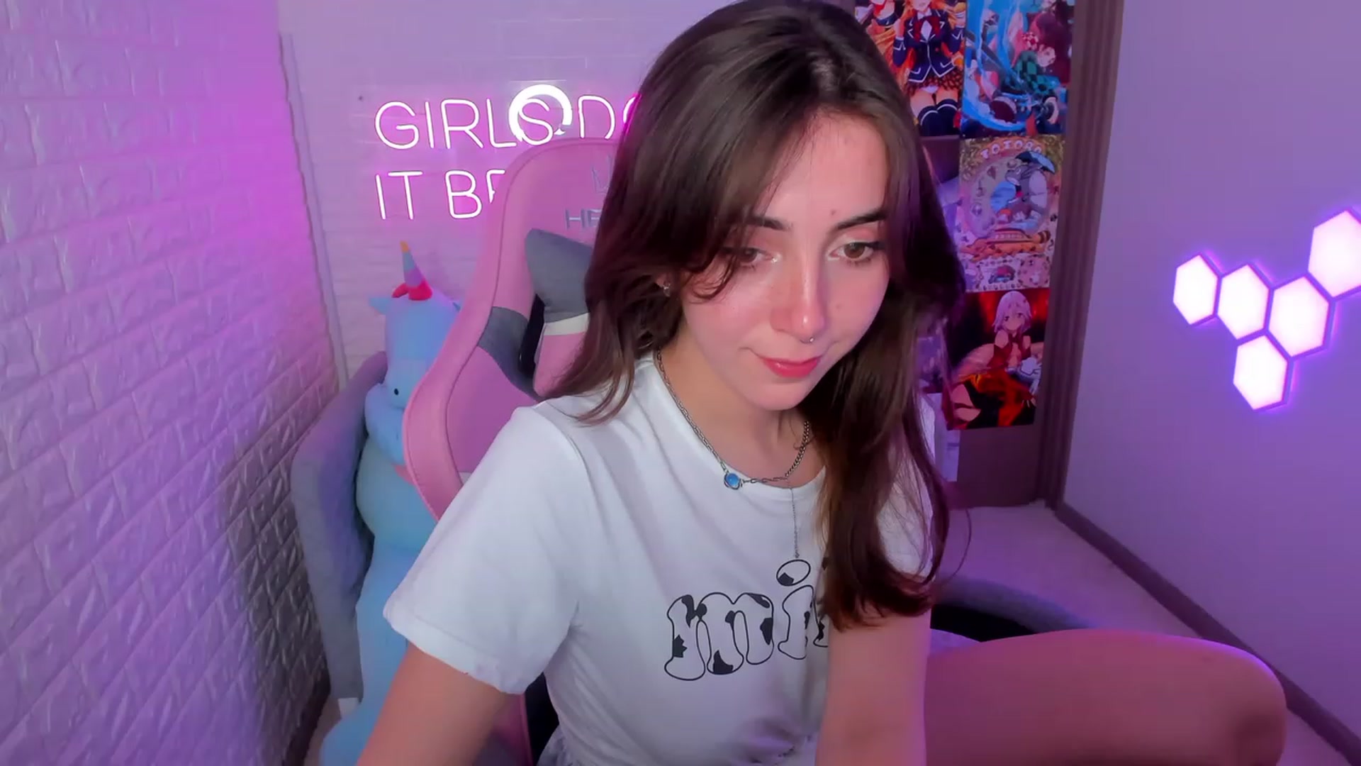 Gallery image thumbnail from ElsaYoung's myfreecams stream on, 02/09/2023, 16:50 image 11 of 20