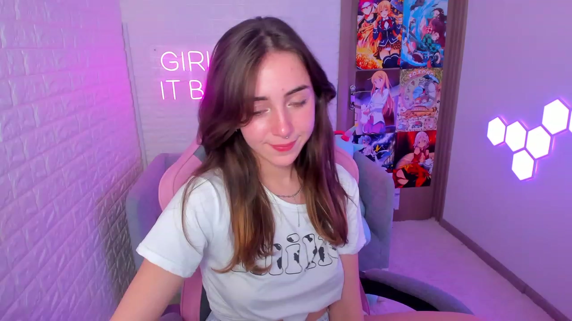 Gallery image thumbnail from ElsaYoung's myfreecams stream on, 02/09/2023, 16:50 image 16 of 20