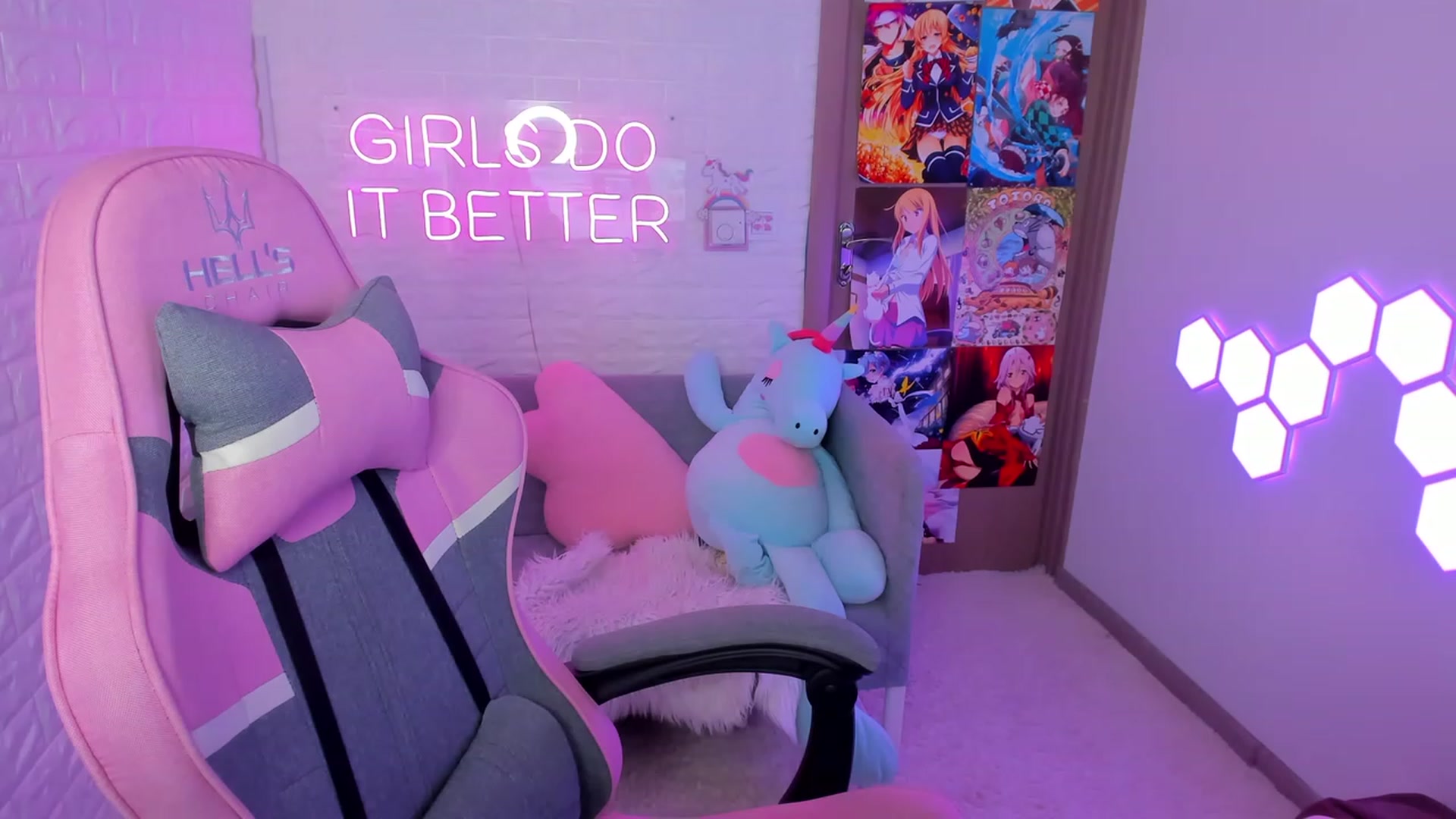Gallery image thumbnail from ElsaYoung's myfreecams stream on, 02/09/2023, 18:16 image 18 of 20