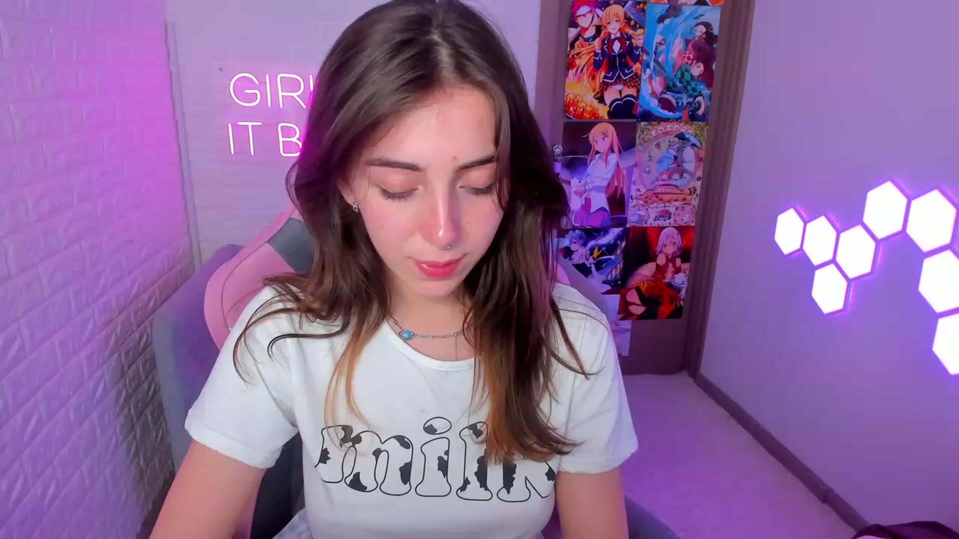Gallery image thumbnail from ElsaYoung's myfreecams stream on, 02/09/2023, 18:16 image 8 of 20