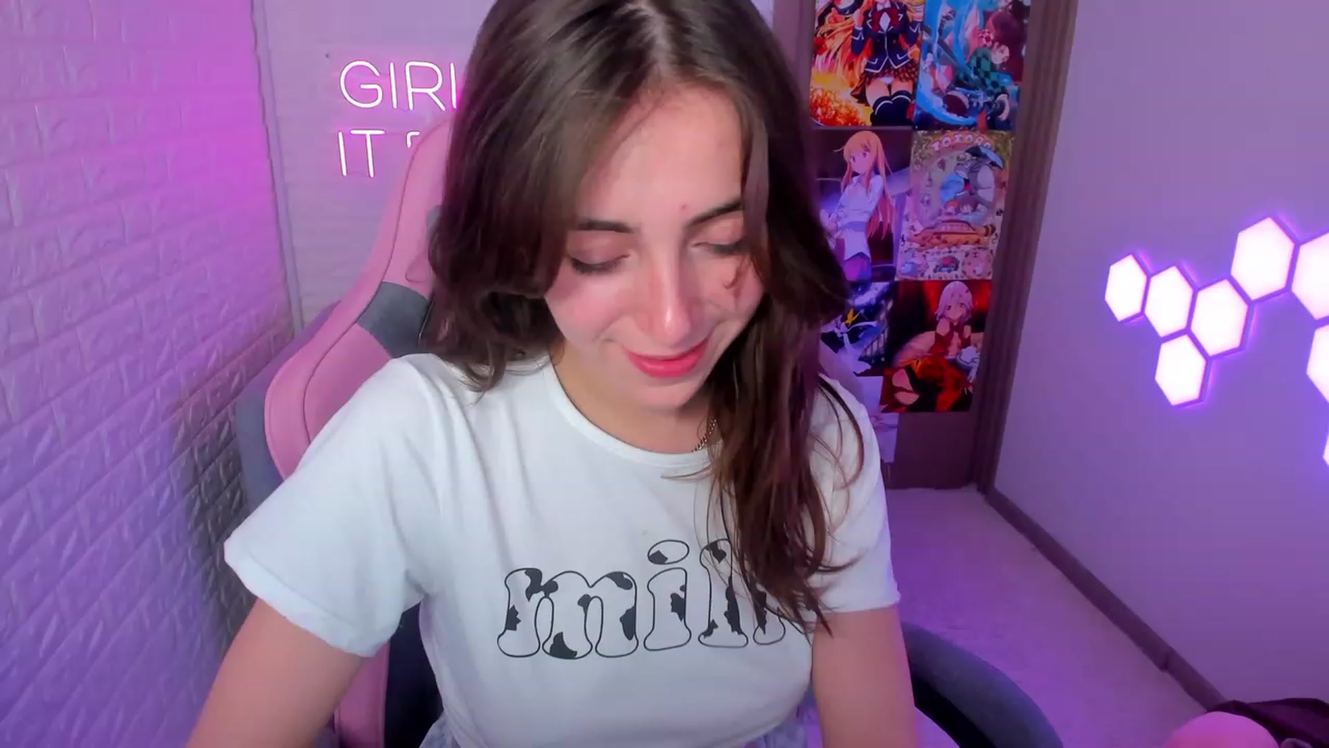 Gallery image thumbnail from ElsaYoung's myfreecams stream on, 02/09/2023, 19:05 image 2 of 20