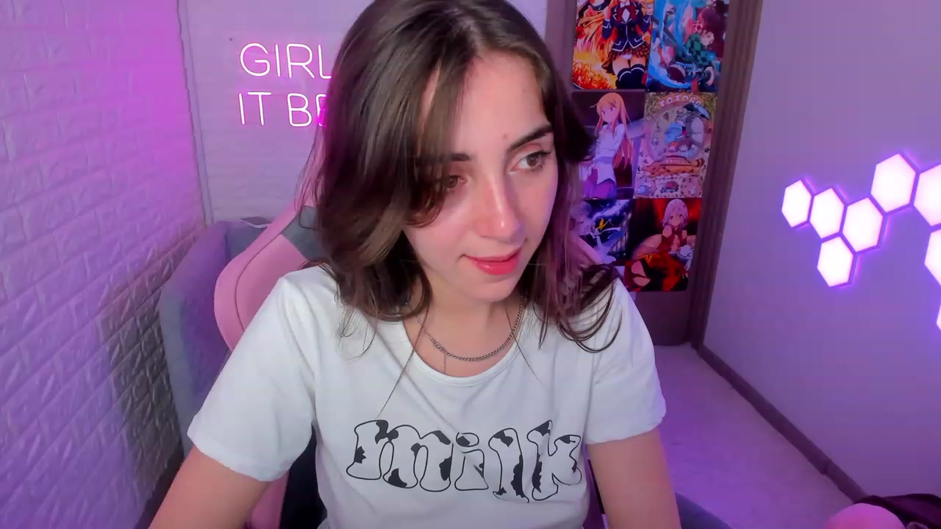 Gallery image thumbnail from ElsaYoung's myfreecams stream on, 02/09/2023, 19:05 image 19 of 20