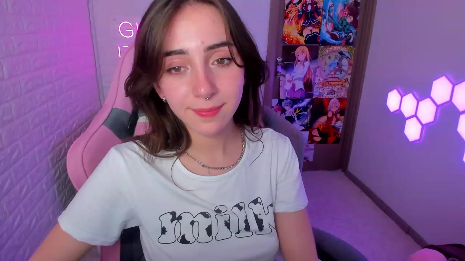 Gallery image thumbnail from ElsaYoung's myfreecams stream on, 02/09/2023, 19:05 image 18 of 20