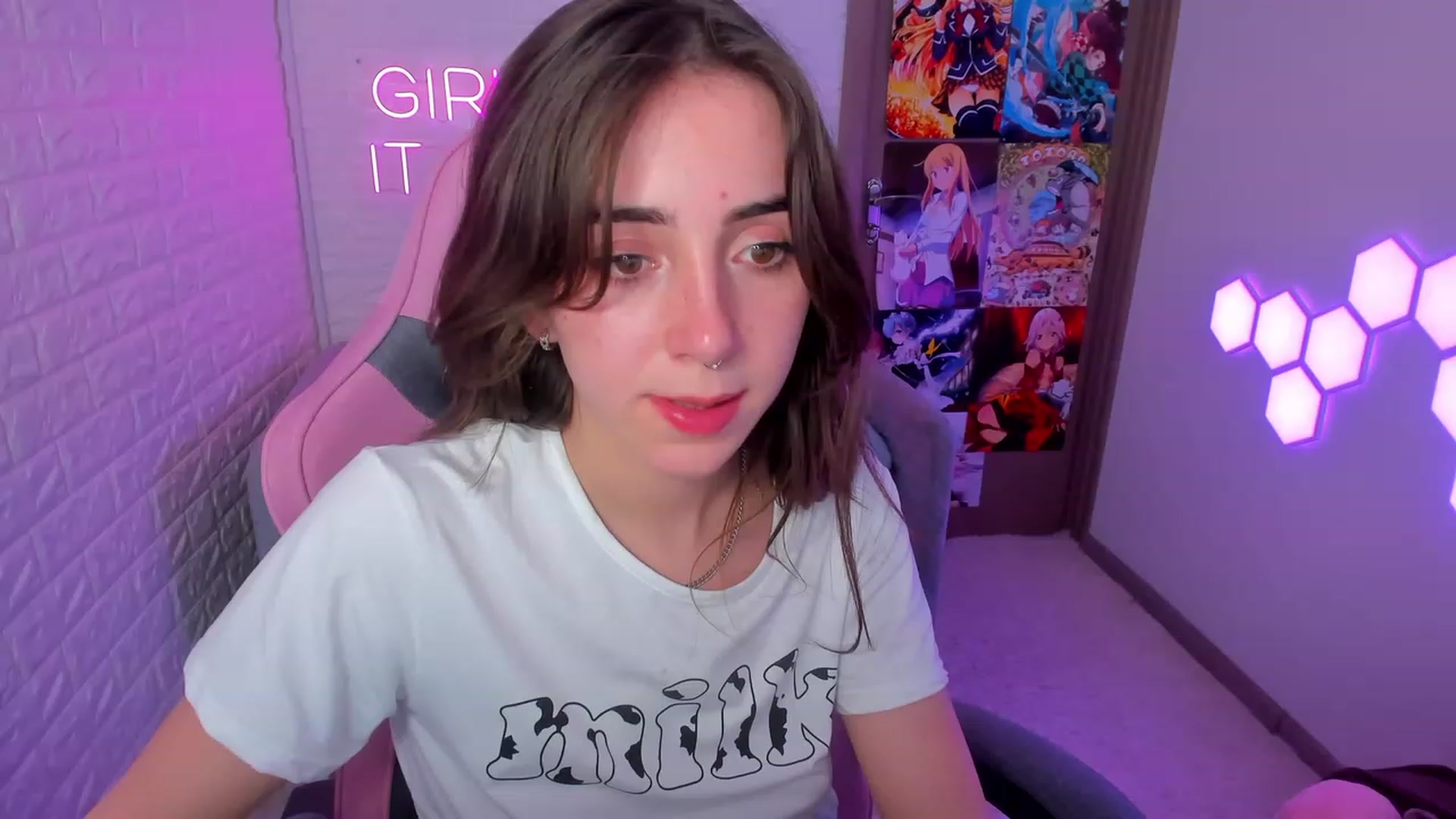Gallery image thumbnail from ElsaYoung's myfreecams stream on, 02/09/2023, 19:05 image 9 of 20