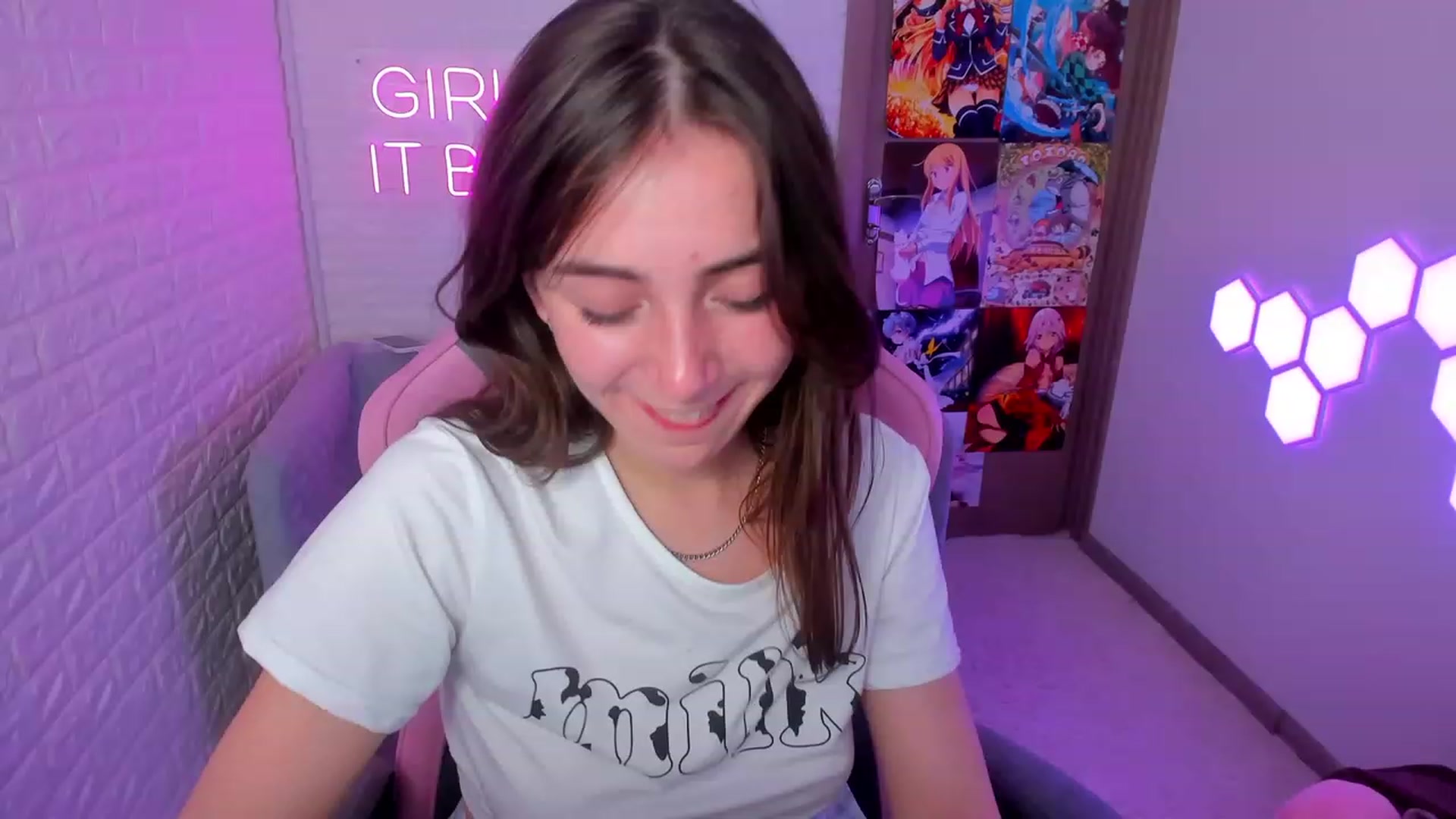 Gallery image thumbnail from ElsaYoung's myfreecams stream on, 02/09/2023, 19:05 image 14 of 20