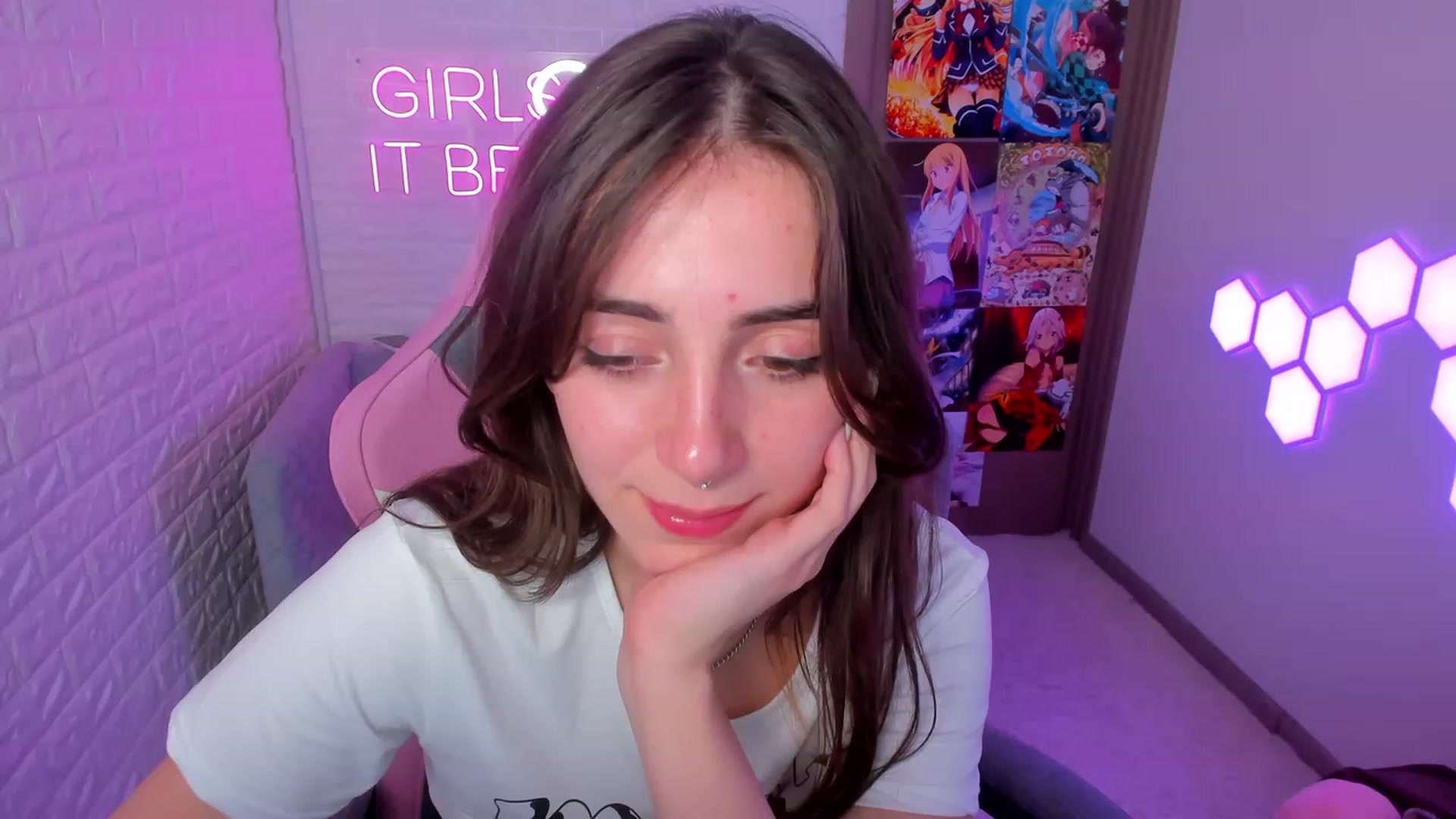 Gallery image thumbnail from ElsaYoung's myfreecams stream on, 02/09/2023, 19:05 image 16 of 20