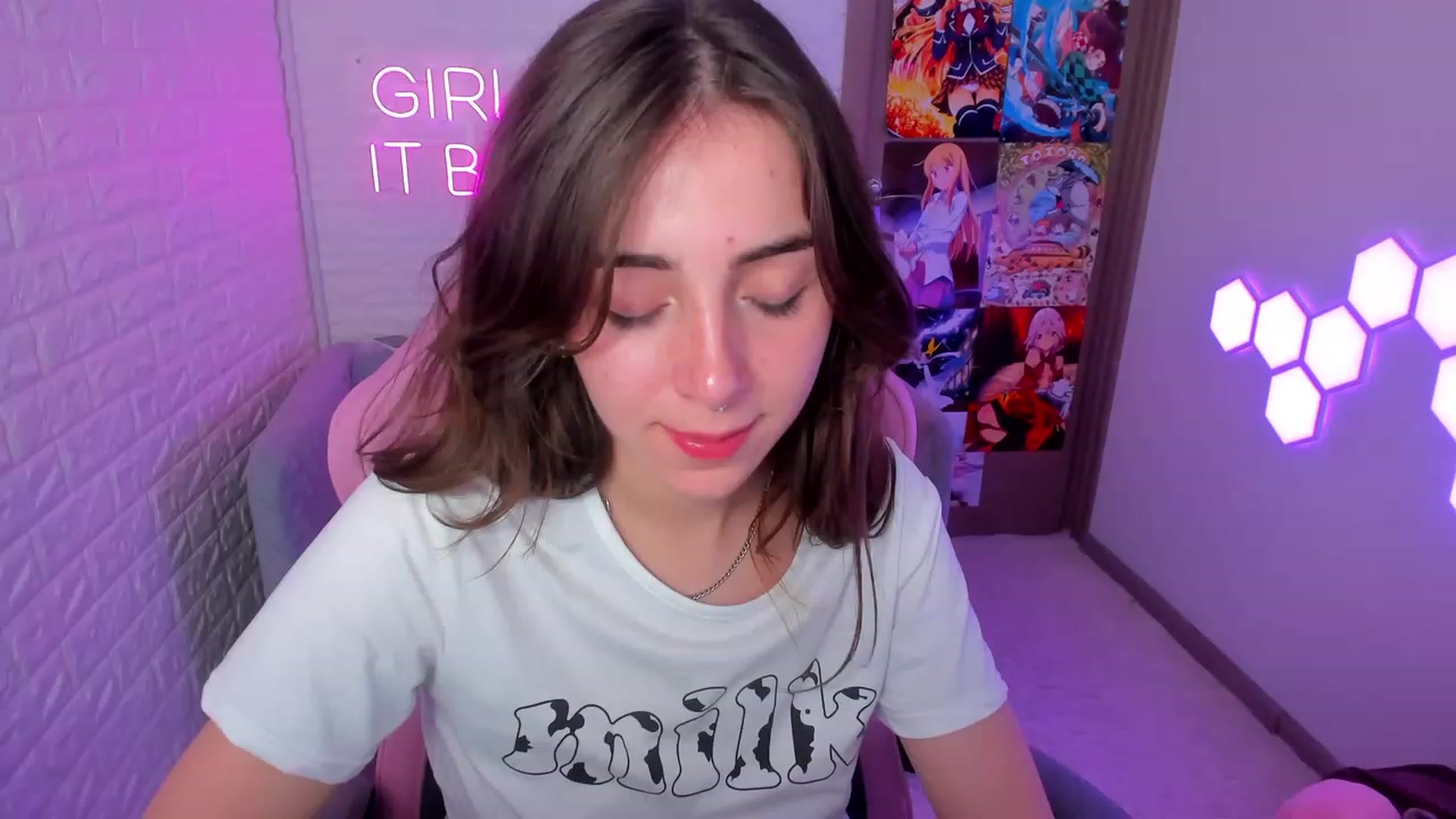 Gallery image thumbnail from ElsaYoung's myfreecams stream on, 02/09/2023, 19:05 image 11 of 20
