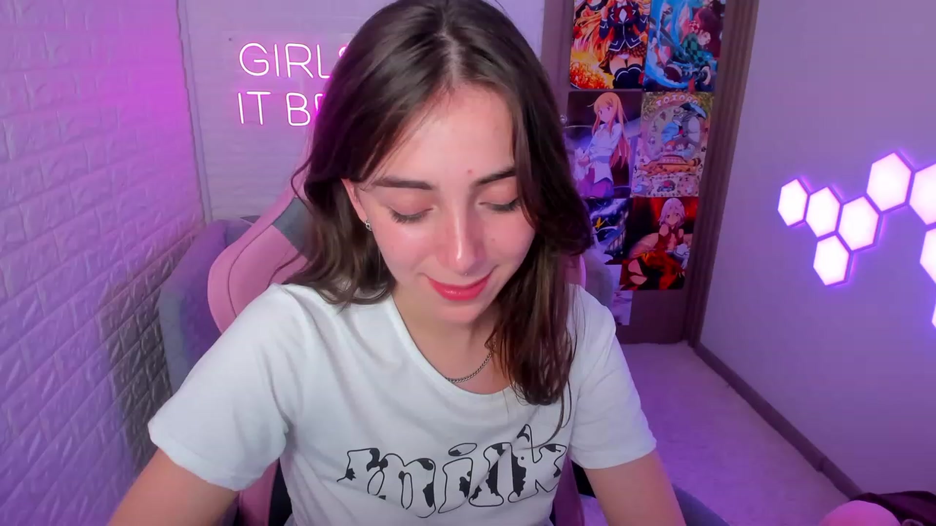 Gallery image thumbnail from ElsaYoung's myfreecams stream on, 02/09/2023, 19:05 image 13 of 20