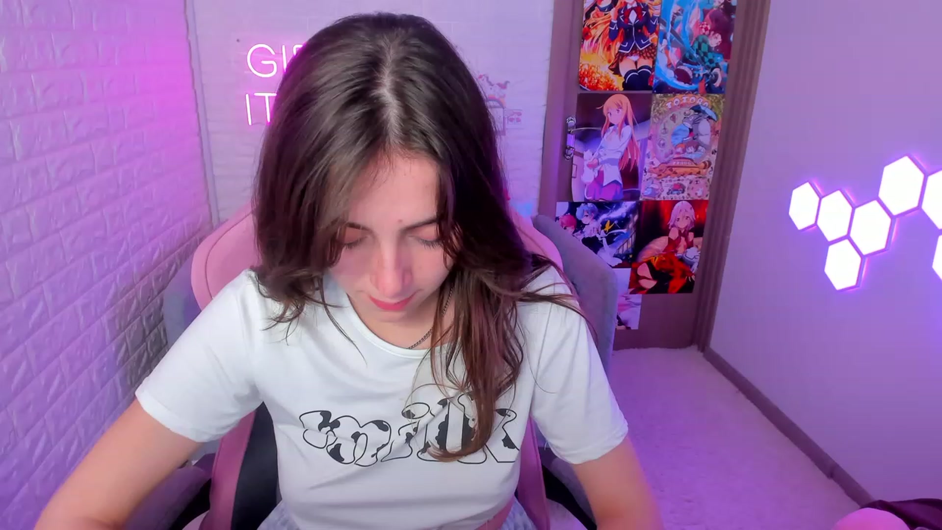 Gallery image thumbnail from ElsaYoung's myfreecams stream on, 02/09/2023, 19:28 image 10 of 20