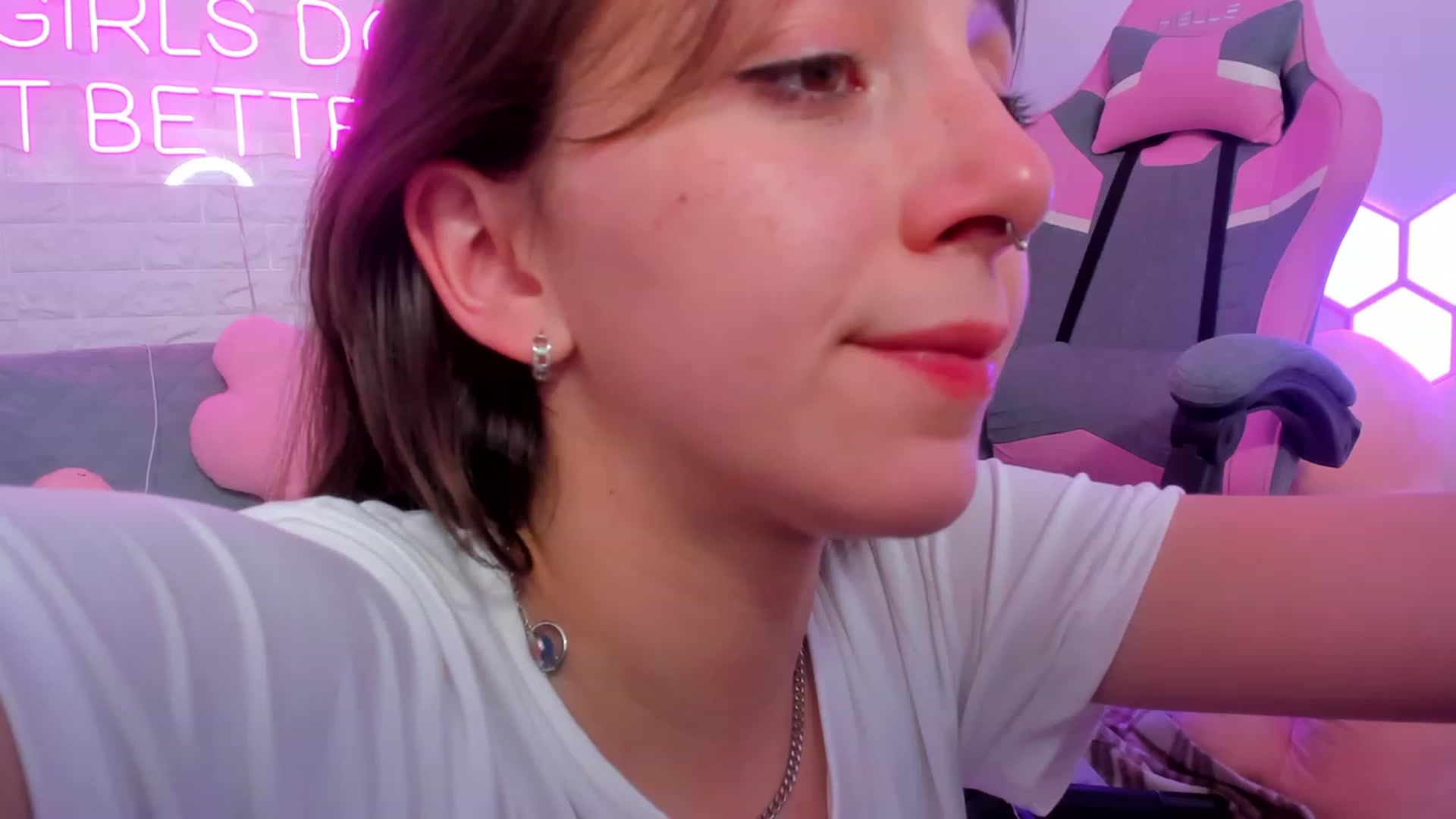 Gallery image thumbnail from ElsaYoung's myfreecams stream on, 02/09/2023, 19:28 image 18 of 20