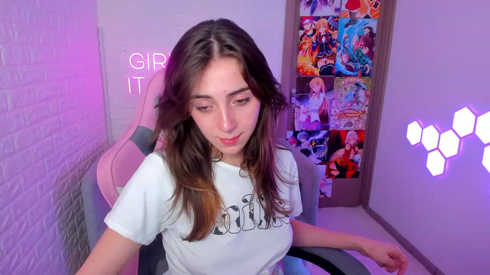 Gallery image thumbnail from ElsaYoung's myfreecams stream on, 02/09/2023, 19:28 image 6 of 20