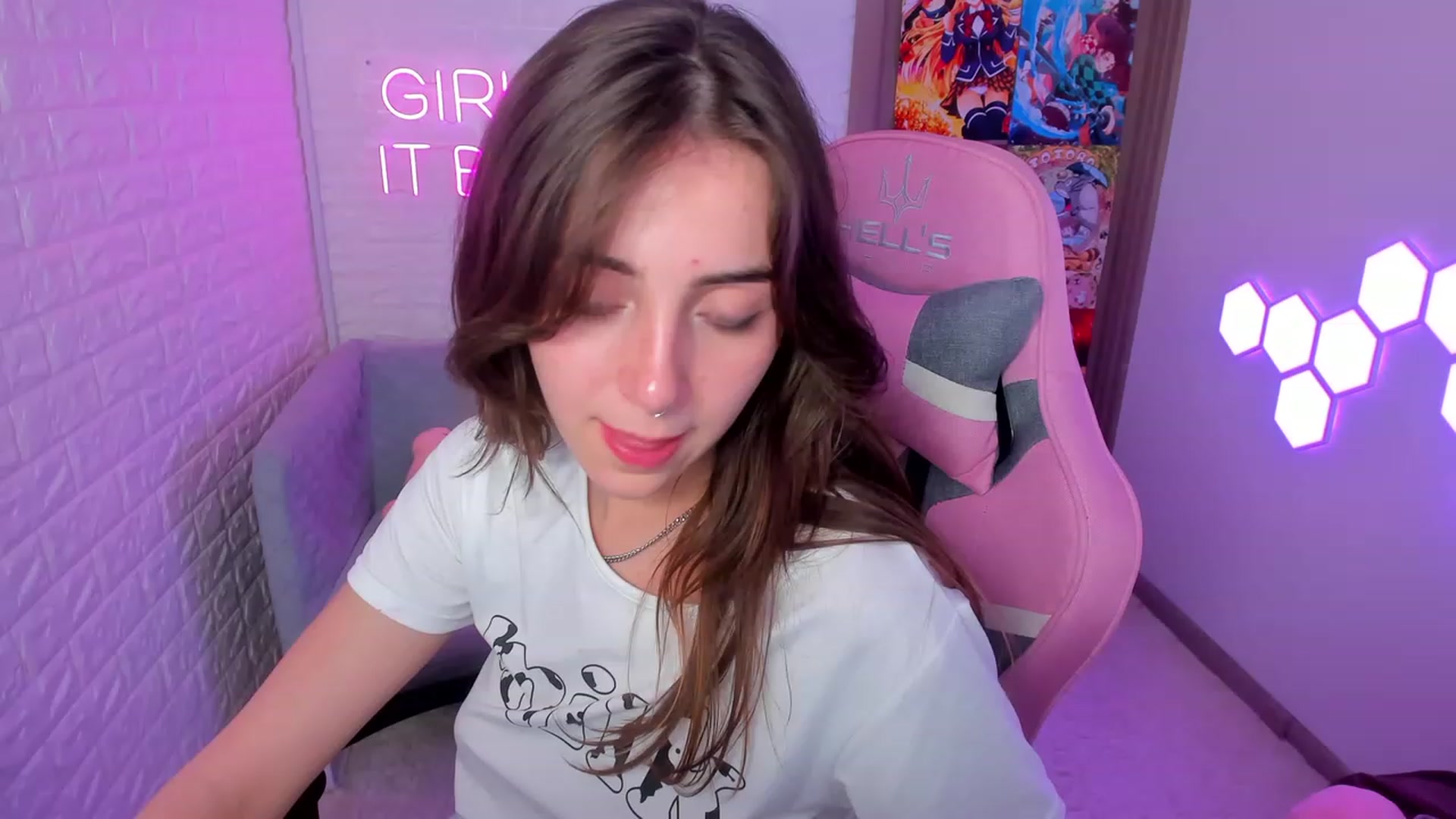 Gallery image thumbnail from ElsaYoung's myfreecams stream on, 02/09/2023, 19:28 image 11 of 20