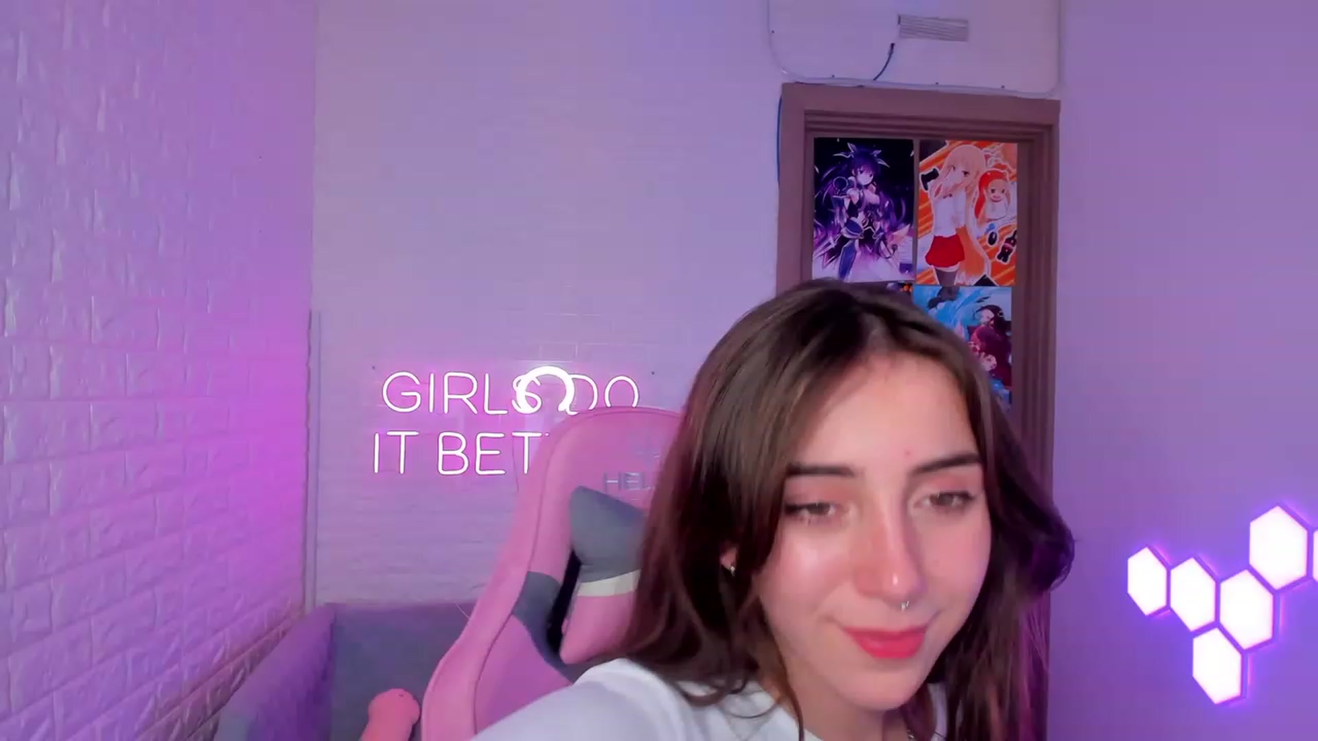 Gallery image thumbnail from ElsaYoung's myfreecams stream on, 02/09/2023, 19:28 image 13 of 20