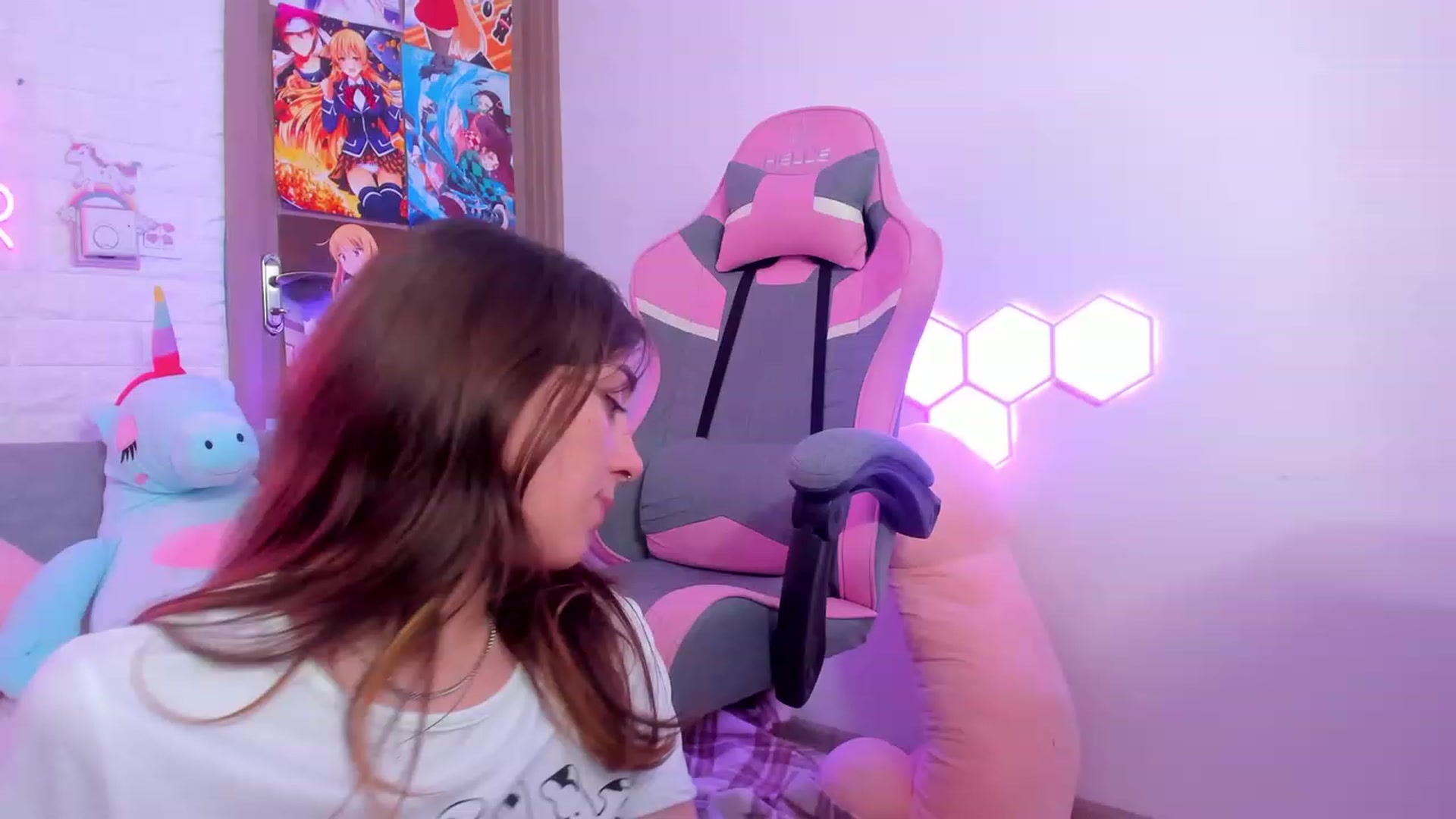 Gallery image thumbnail from ElsaYoung's myfreecams stream on, 02/09/2023, 19:28 image 17 of 20