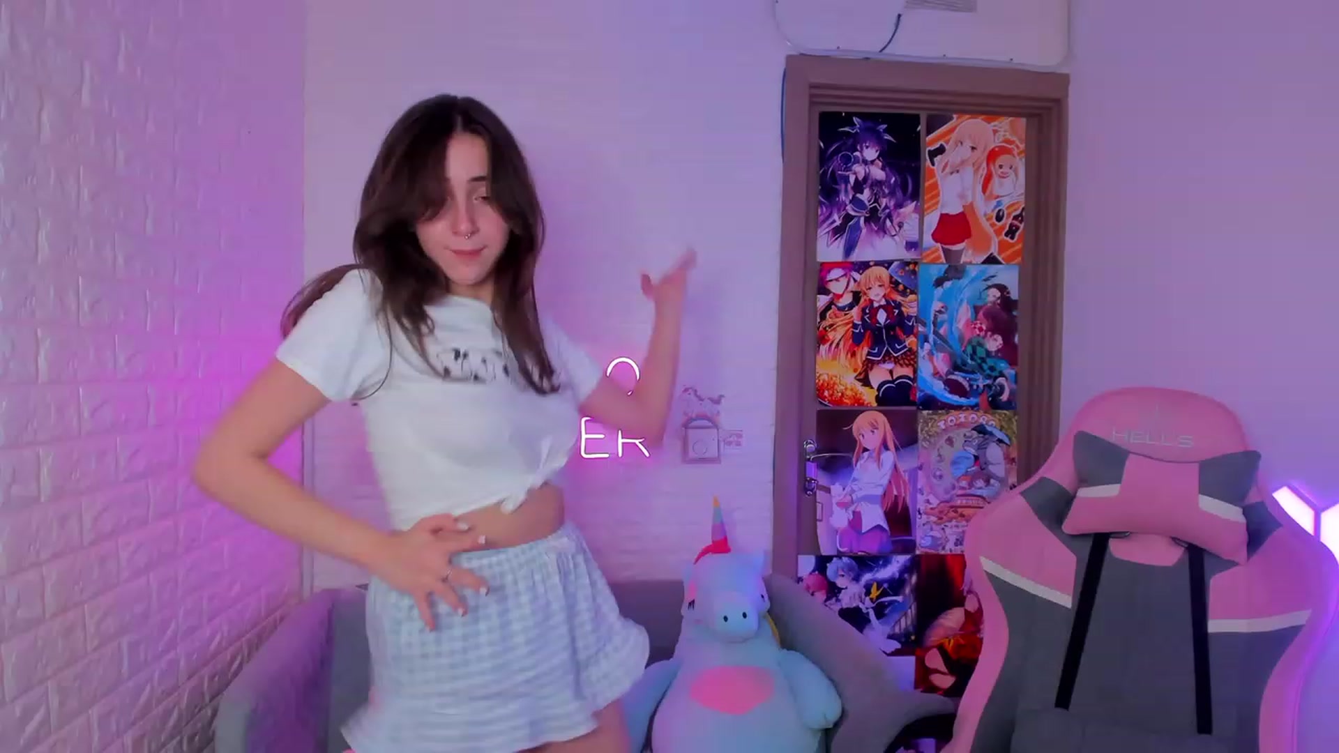 Gallery image thumbnail from ElsaYoung's myfreecams stream on, 02/09/2023, 19:28 image 2 of 20
