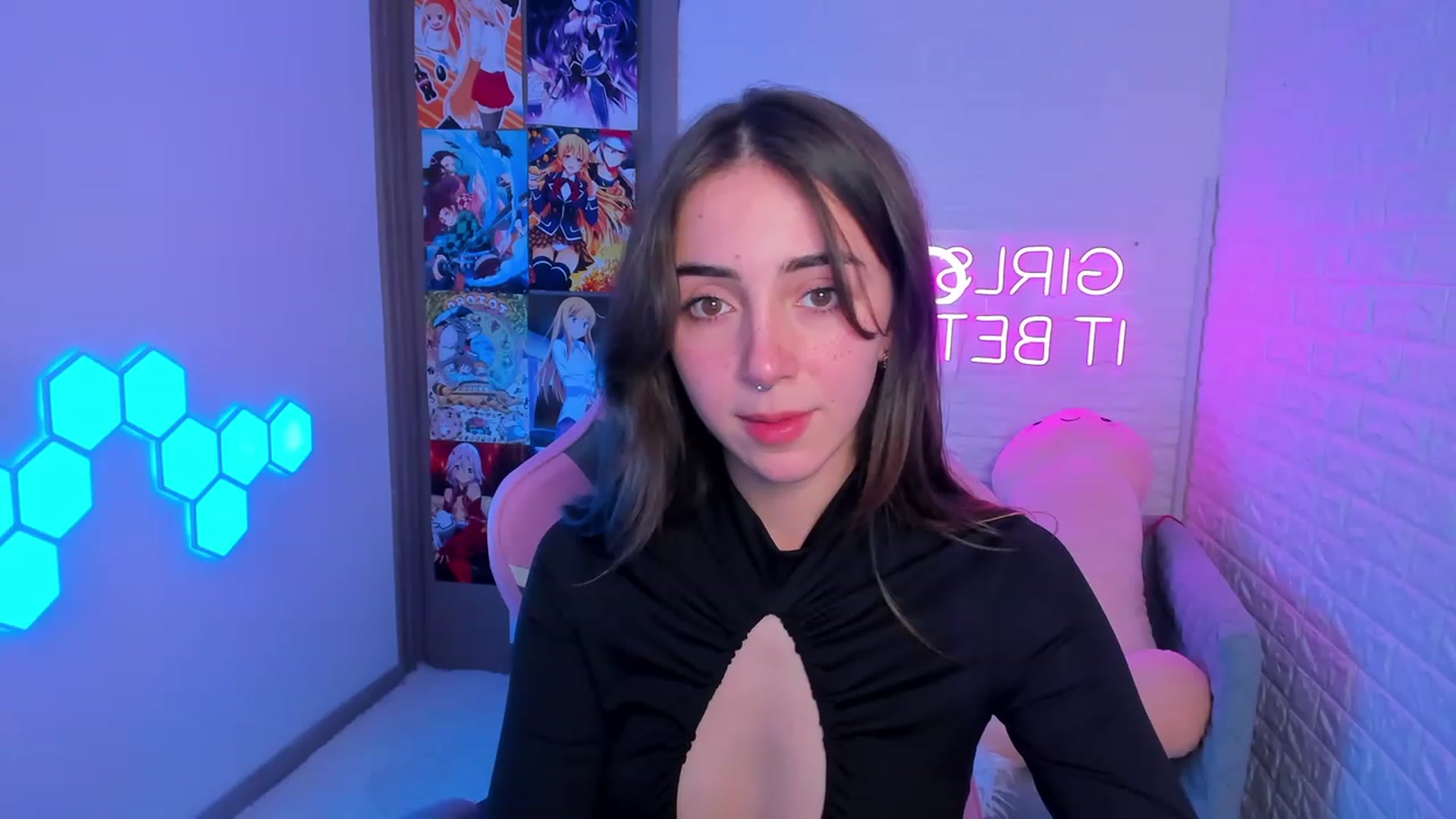 Gallery image thumbnail from ElsaYoung's myfreecams stream on, 02/10/2023, 13:38 image 12 of 20