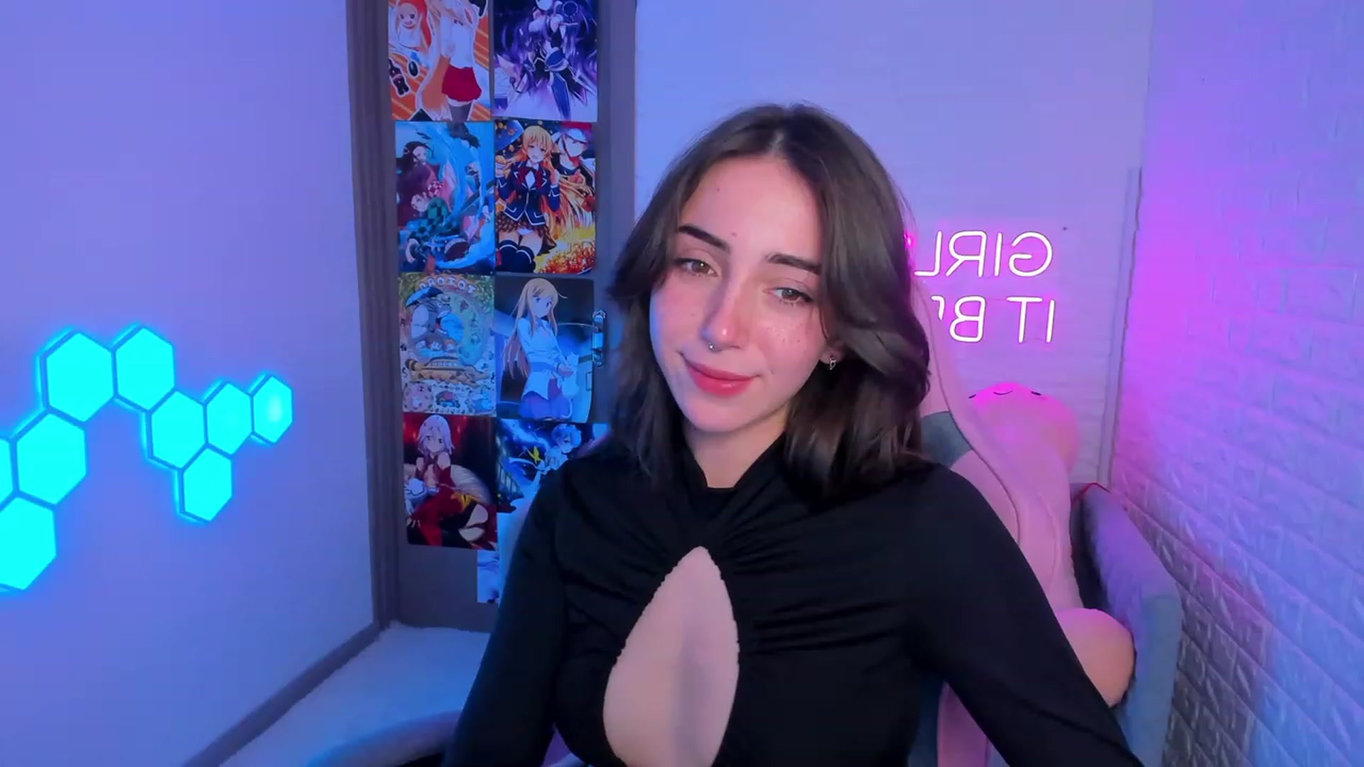 Gallery image thumbnail from ElsaYoung's myfreecams stream on, 02/10/2023, 13:38 image 16 of 20