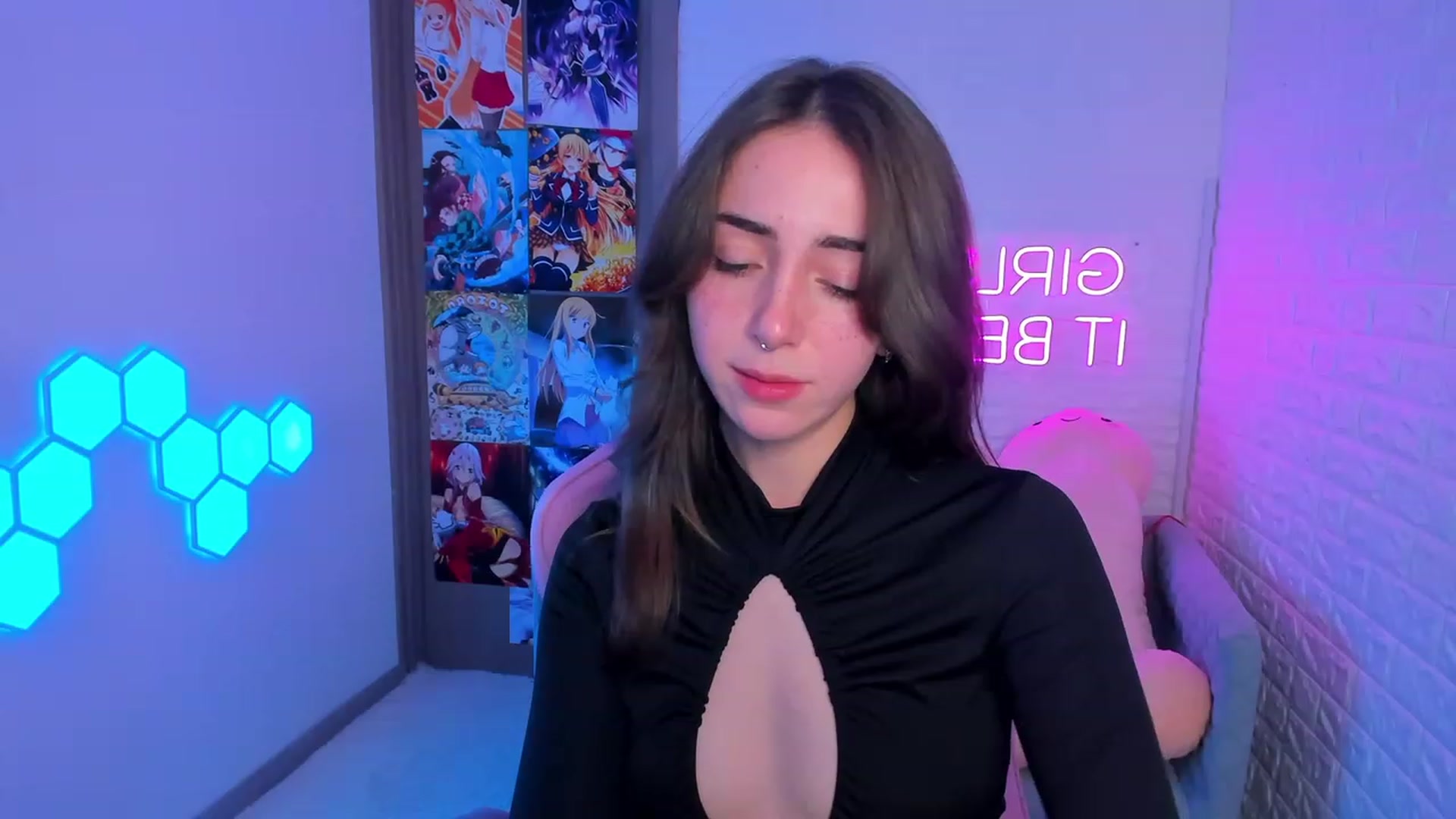Gallery image thumbnail from ElsaYoung's myfreecams stream on, 02/10/2023, 13:38 image 19 of 20