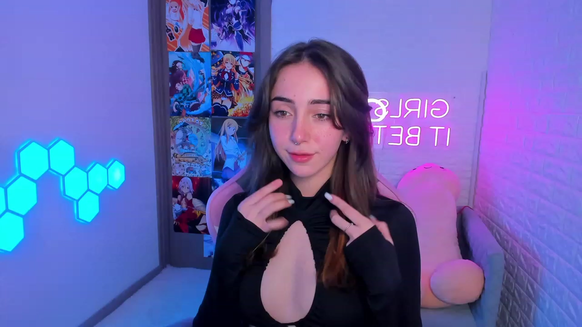 Gallery image thumbnail from ElsaYoung's myfreecams stream on, 02/10/2023, 13:38 image 9 of 20