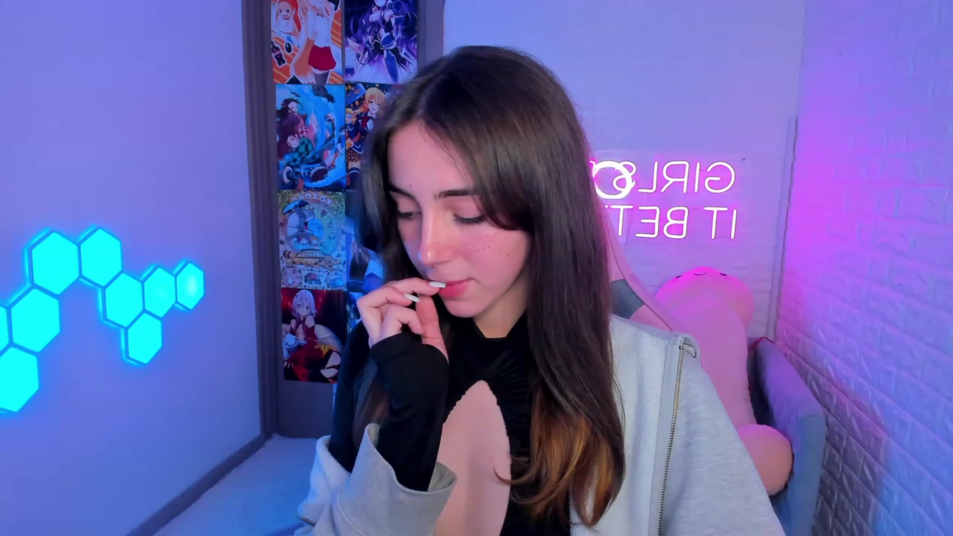 Gallery image thumbnail from ElsaYoung's myfreecams stream on, 02/10/2023, 13:38 image 5 of 20