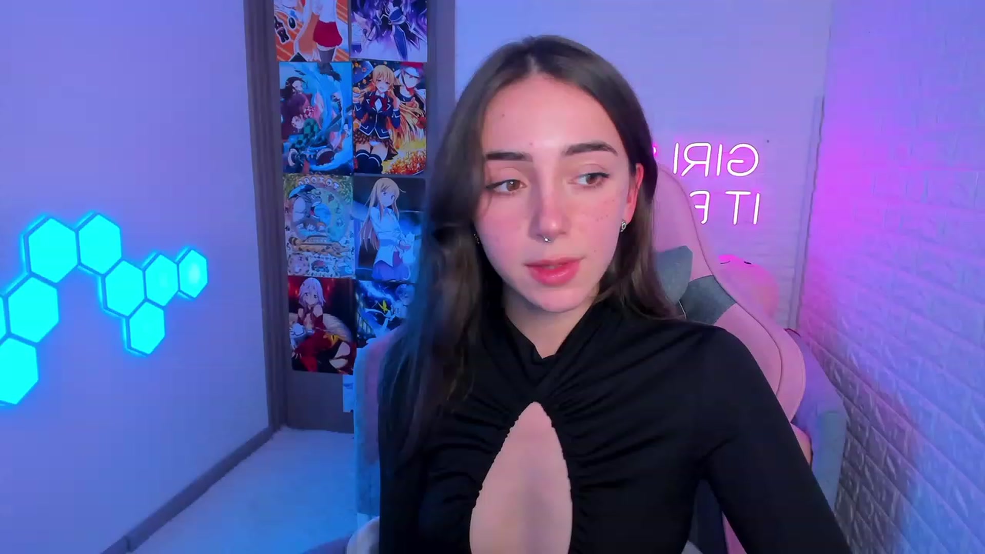 Gallery image thumbnail from ElsaYoung's myfreecams stream on, 02/10/2023, 13:38 image 4 of 20
