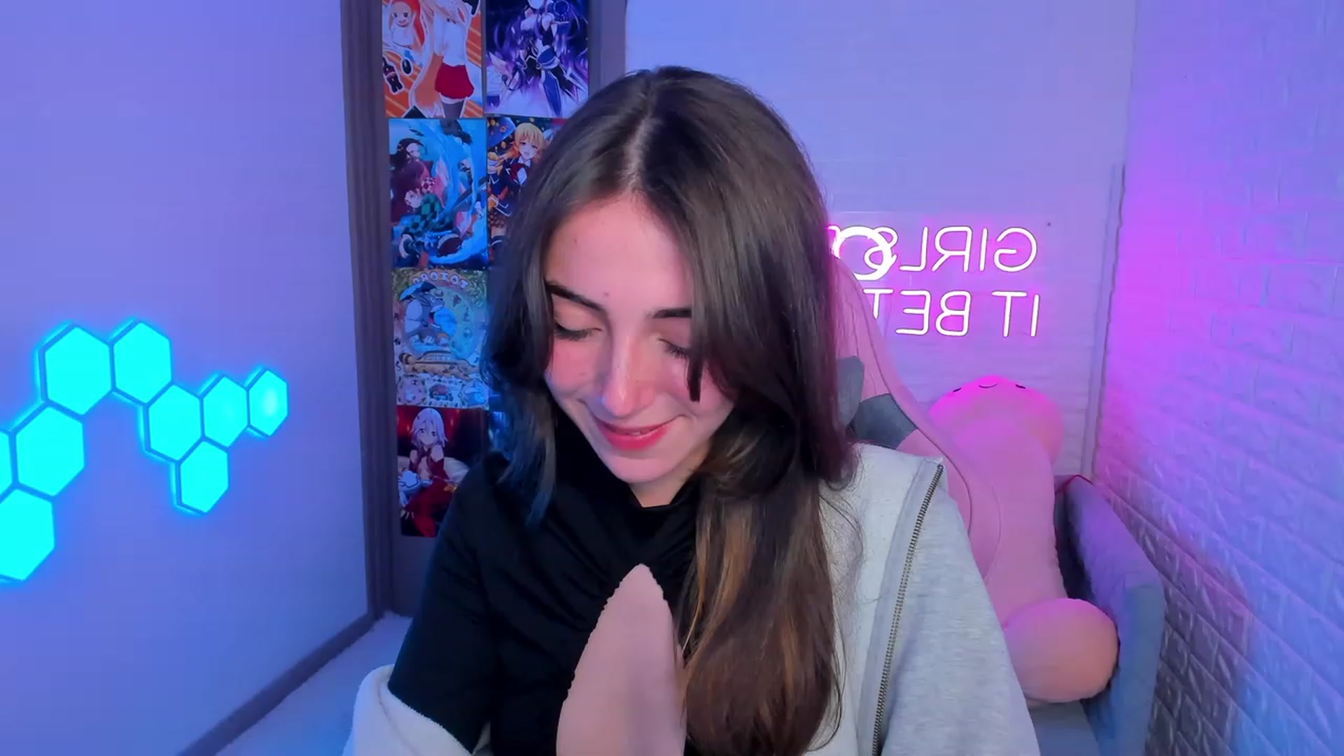 Gallery image thumbnail from ElsaYoung's myfreecams stream on, 02/10/2023, 13:38 image 6 of 20