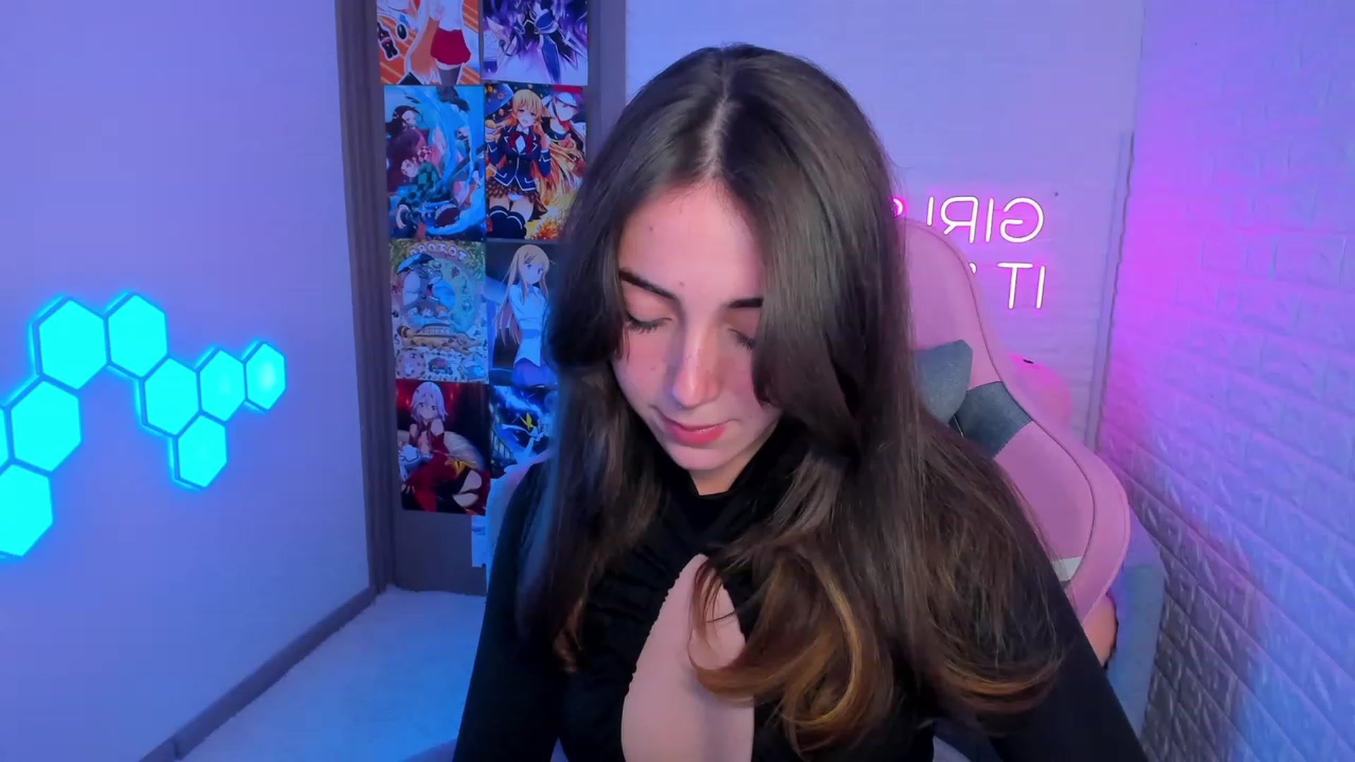 Gallery image thumbnail from ElsaYoung's myfreecams stream on, 02/10/2023, 13:38 image 2 of 20