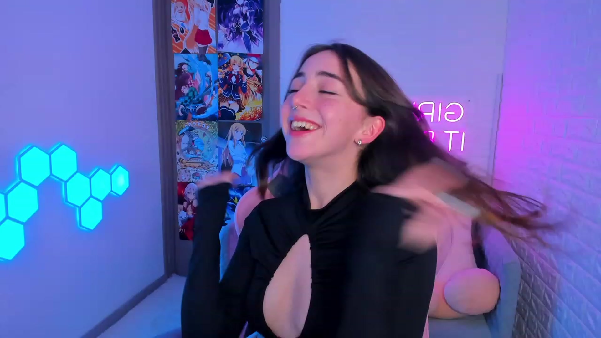 Gallery image thumbnail from ElsaYoung's myfreecams stream on, 02/10/2023, 13:38 image 14 of 20