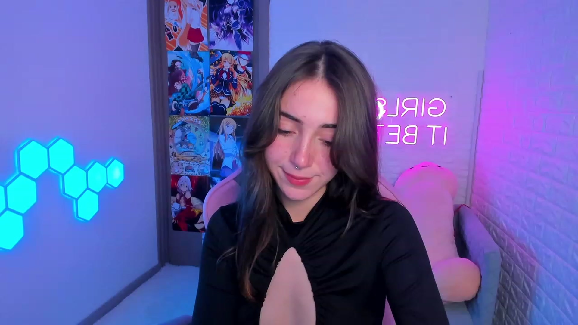 Gallery image thumbnail from ElsaYoung's myfreecams stream on, 02/10/2023, 13:38 image 15 of 20