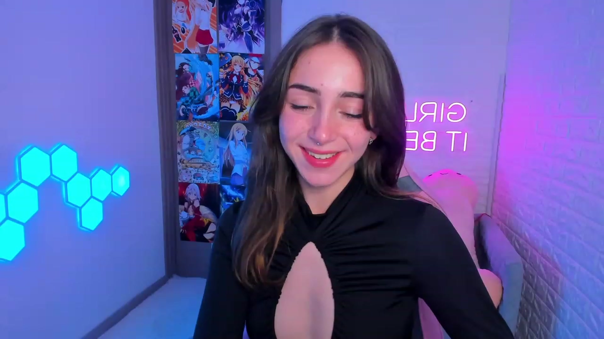 Gallery image thumbnail from ElsaYoung's myfreecams stream on, 02/10/2023, 13:38 image 17 of 20