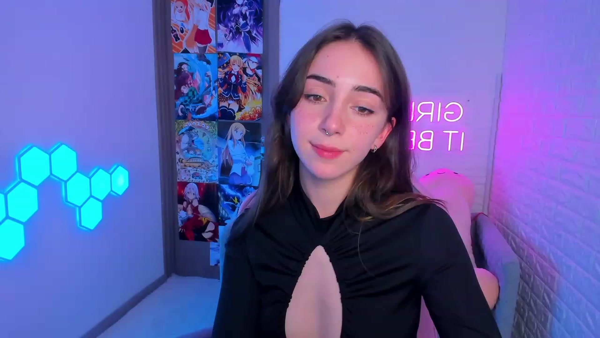 Gallery image thumbnail from ElsaYoung's myfreecams stream on, 02/10/2023, 13:38 image 20 of 20