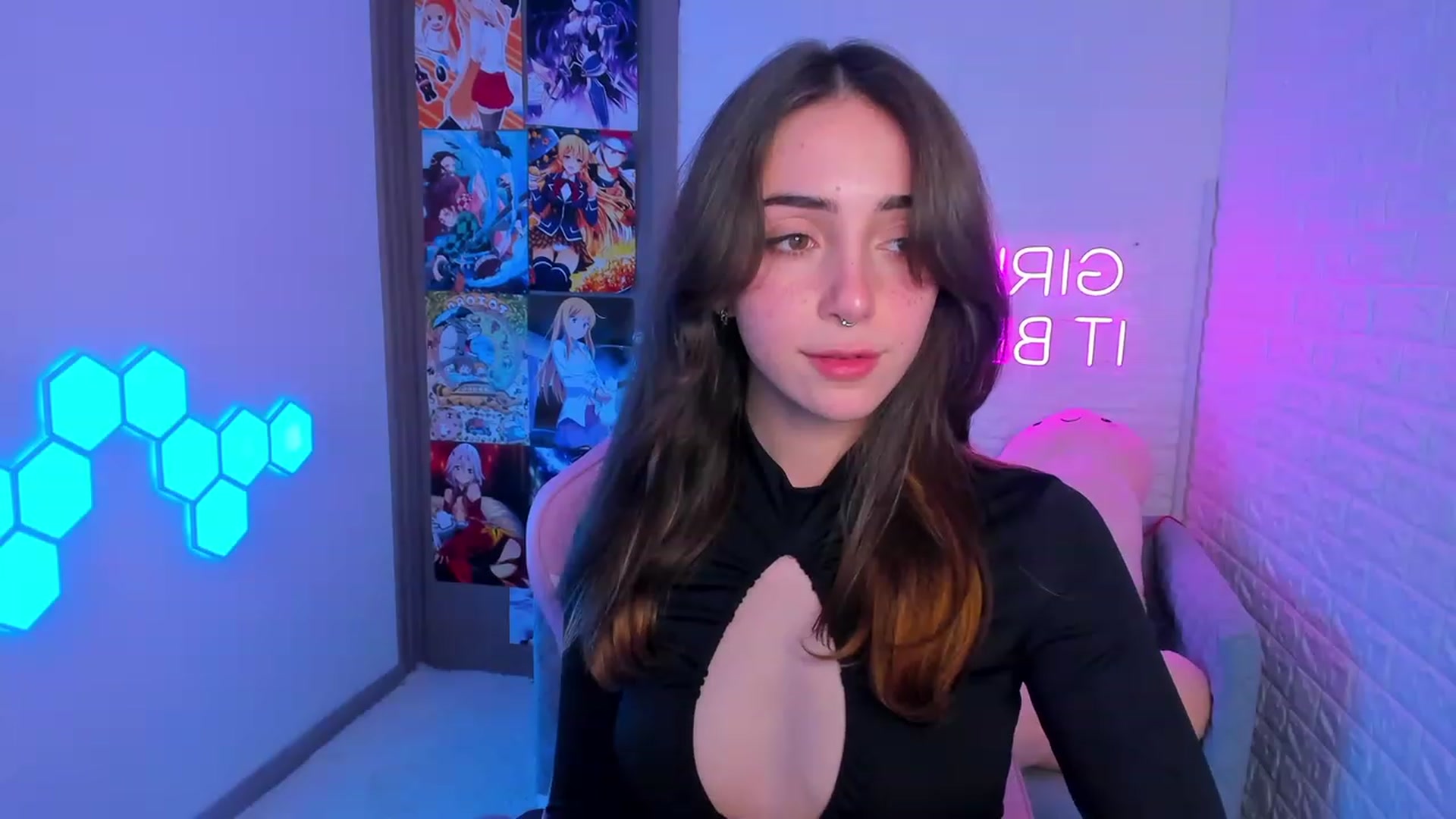 Gallery image thumbnail from ElsaYoung's myfreecams stream on, 02/10/2023, 13:38 image 18 of 20